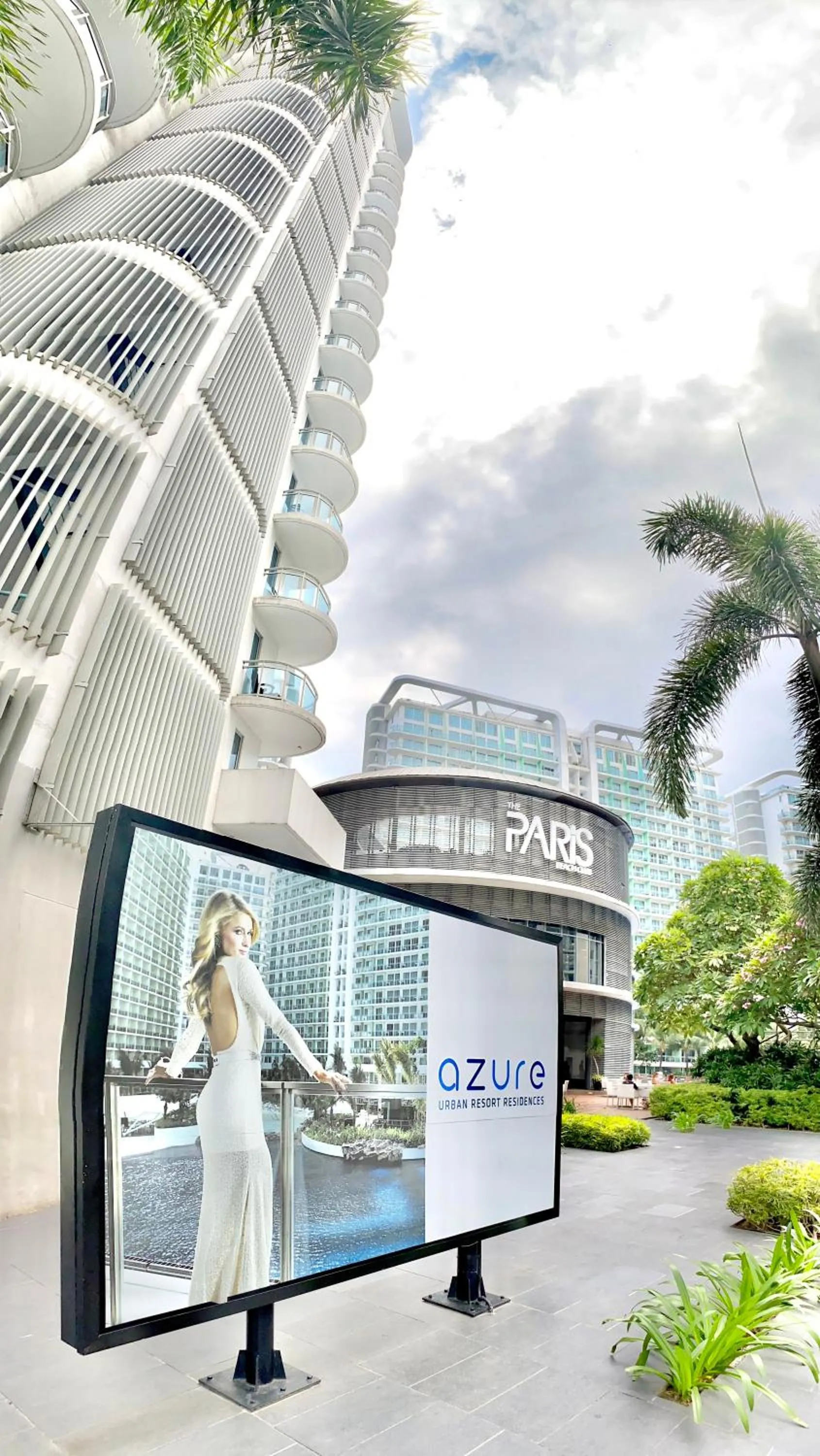 Restaurant/places to eat in Azure Urban Beach Resort Residences