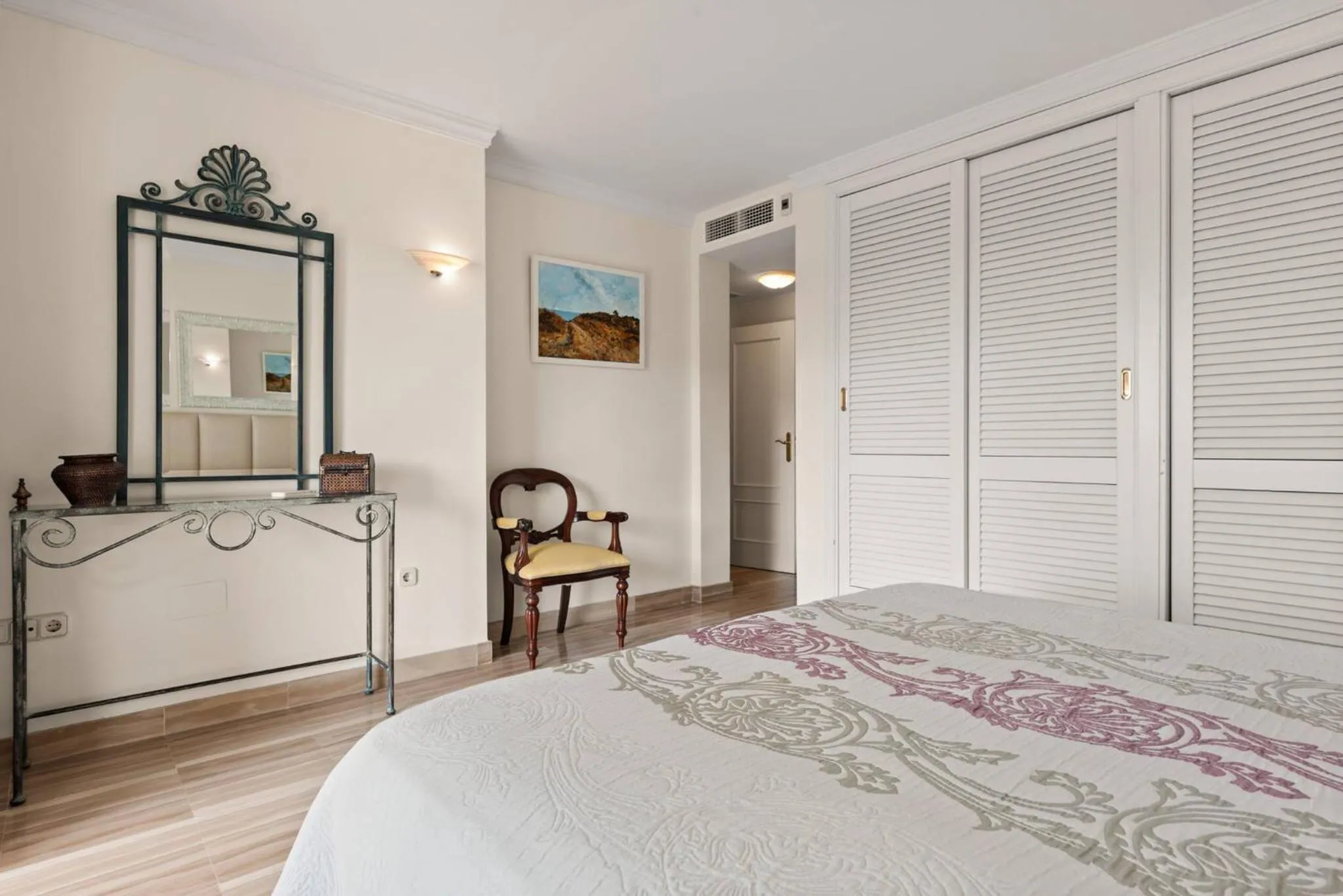 Bed in Awesome 3 Br Apart. w/ 4 Terraces, Pool & Parking