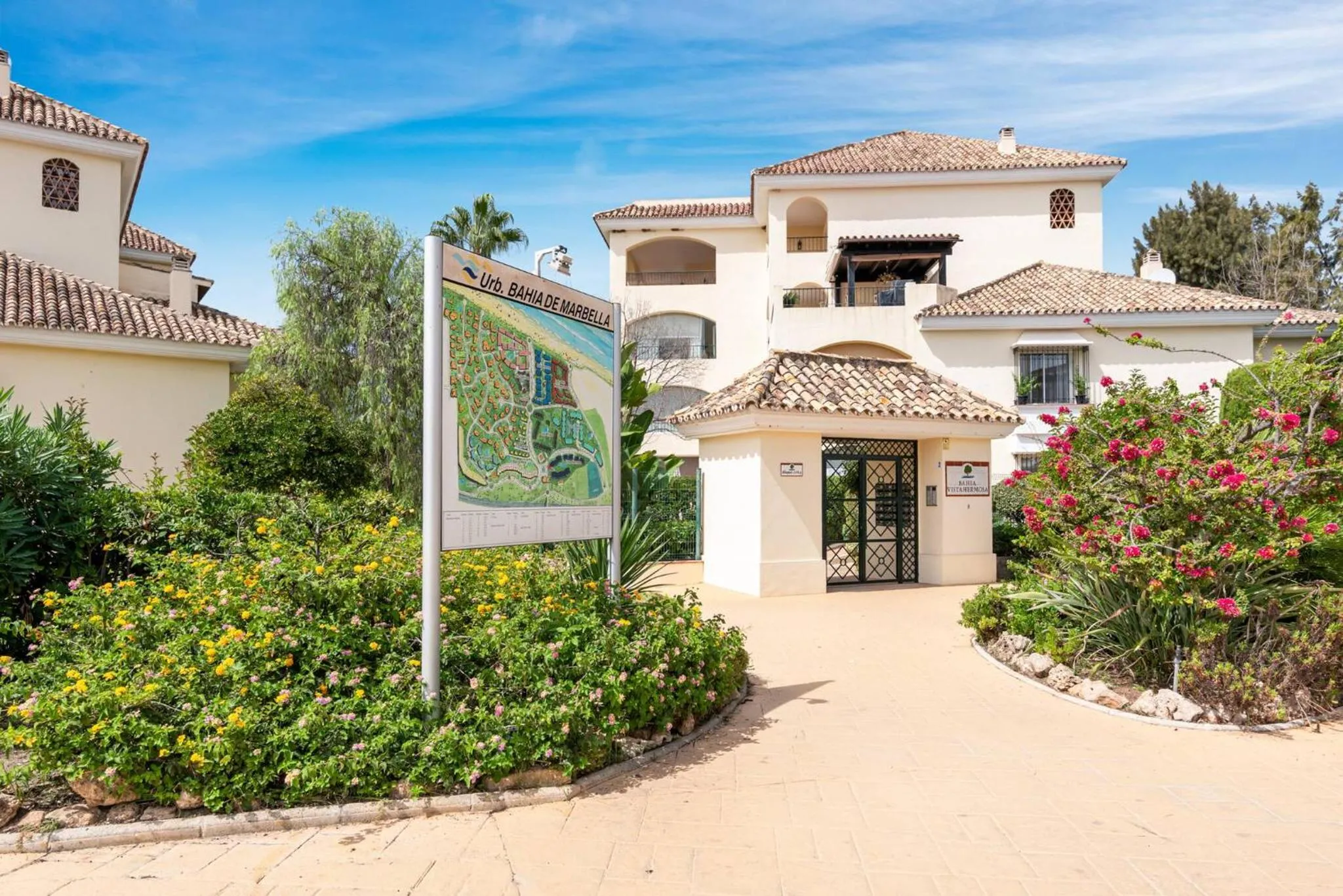 Off site in Awesome 3 Br Apart. w/ 4 Terraces, Pool & Parking