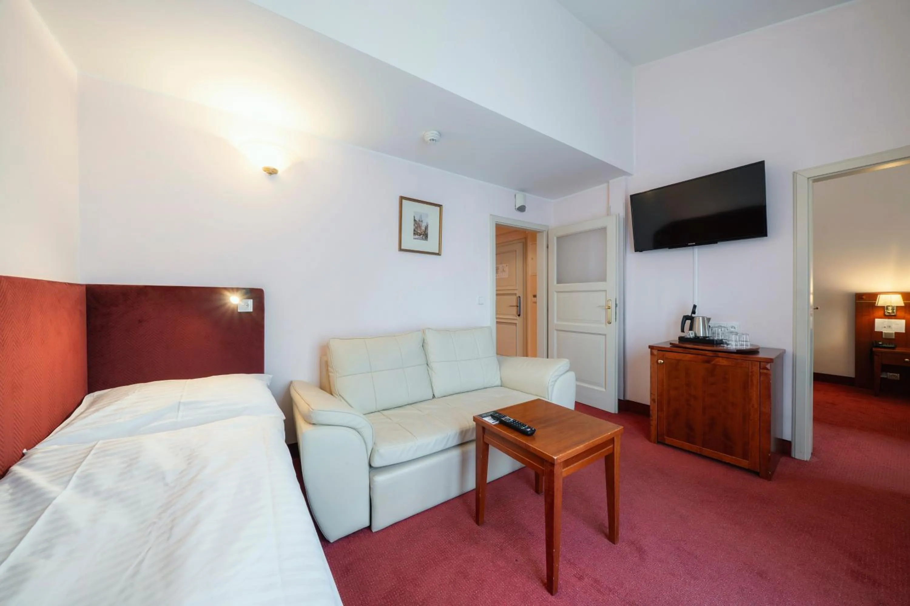 Living room, Bed in Hotel Raffaello Prague