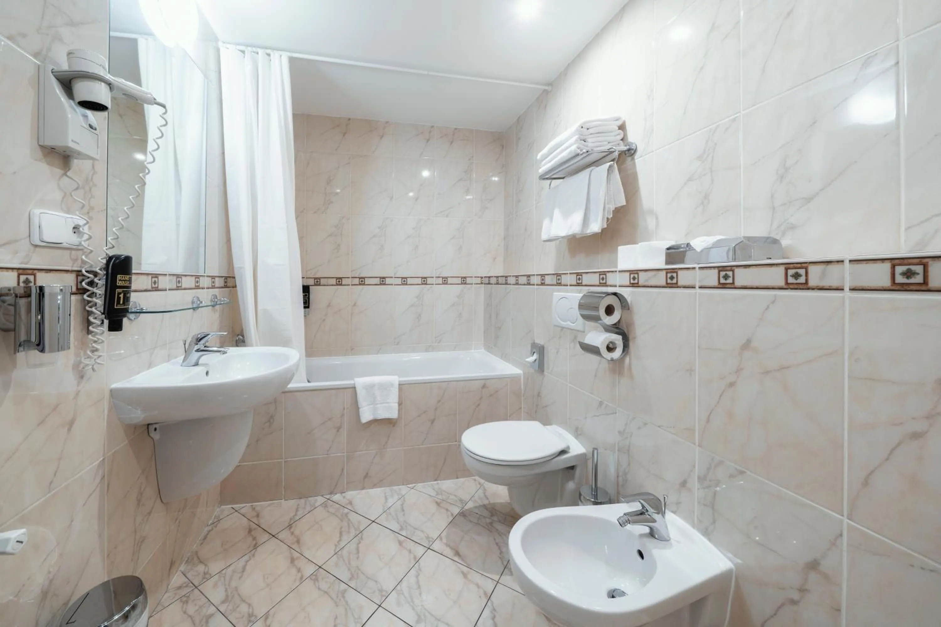 Bathroom in Hotel Raffaello Prague
