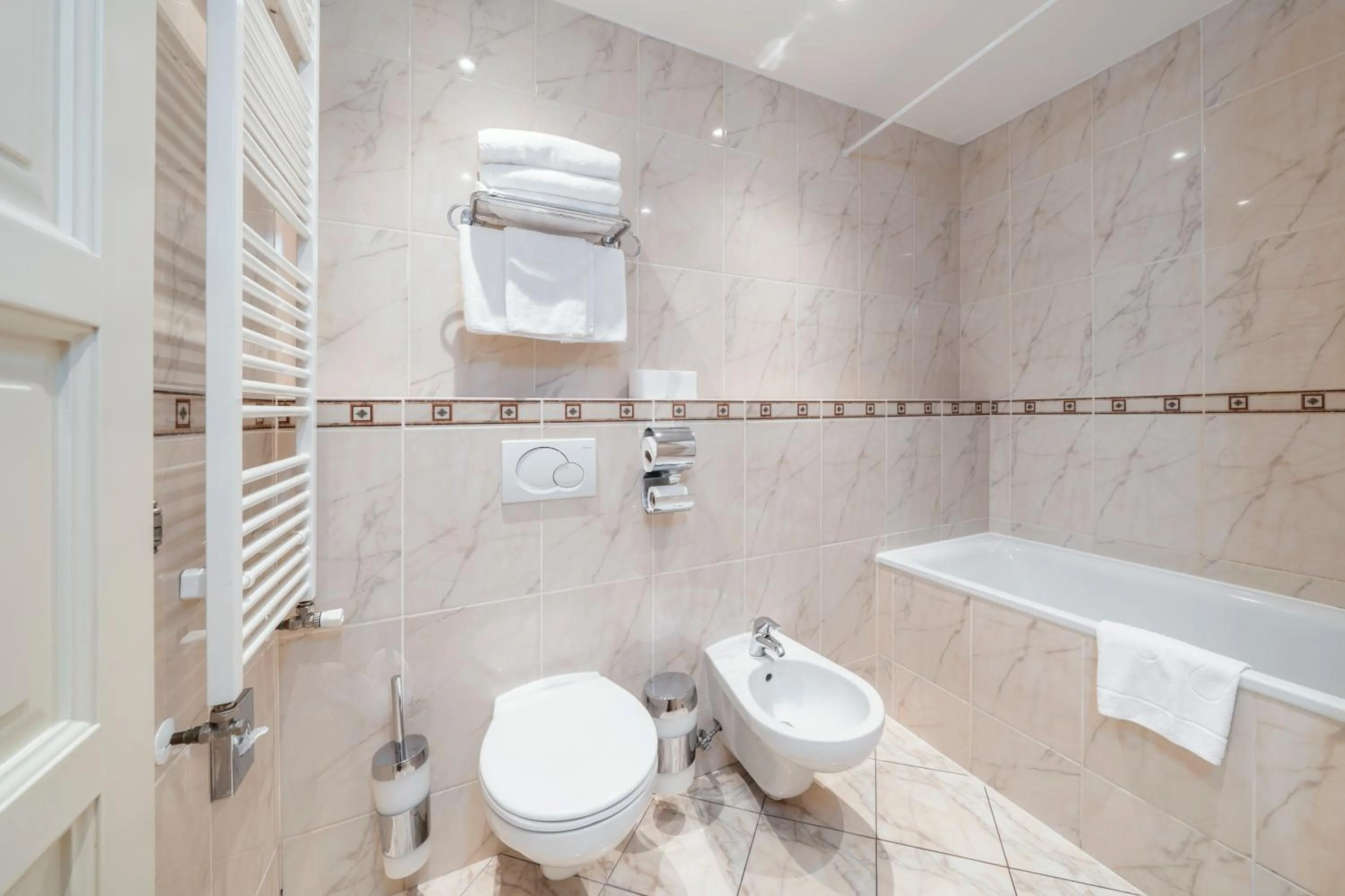 Bathroom in Hotel Raffaello Prague