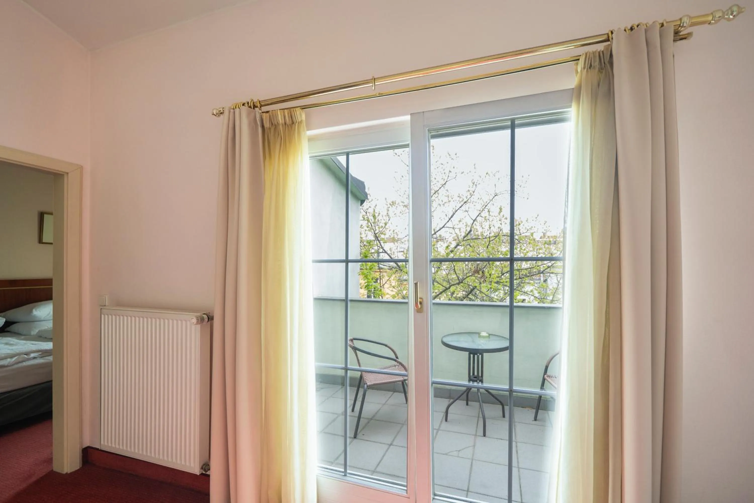 Balcony/Terrace, Bed in Hotel Raffaello Prague