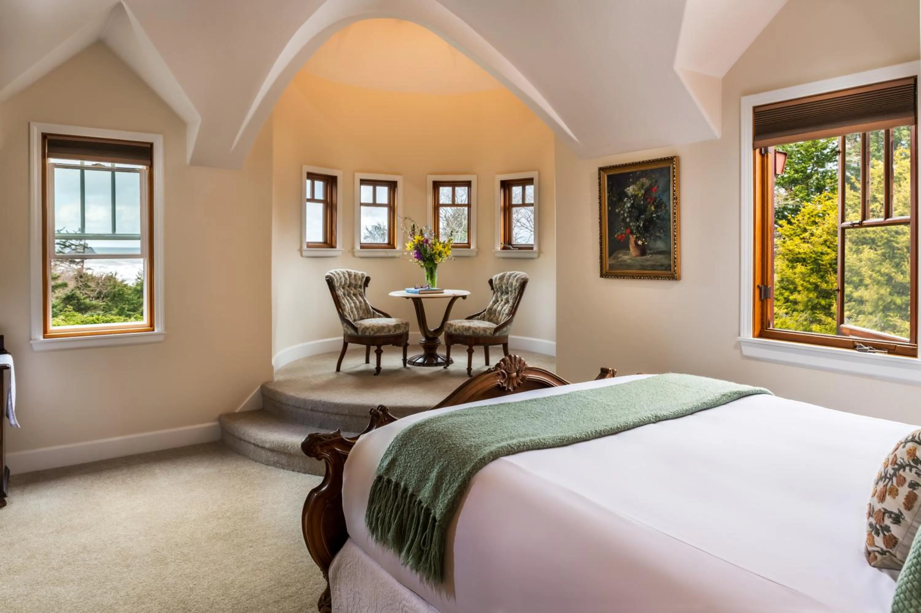 Bed in Arch Cape Inn and Retreat