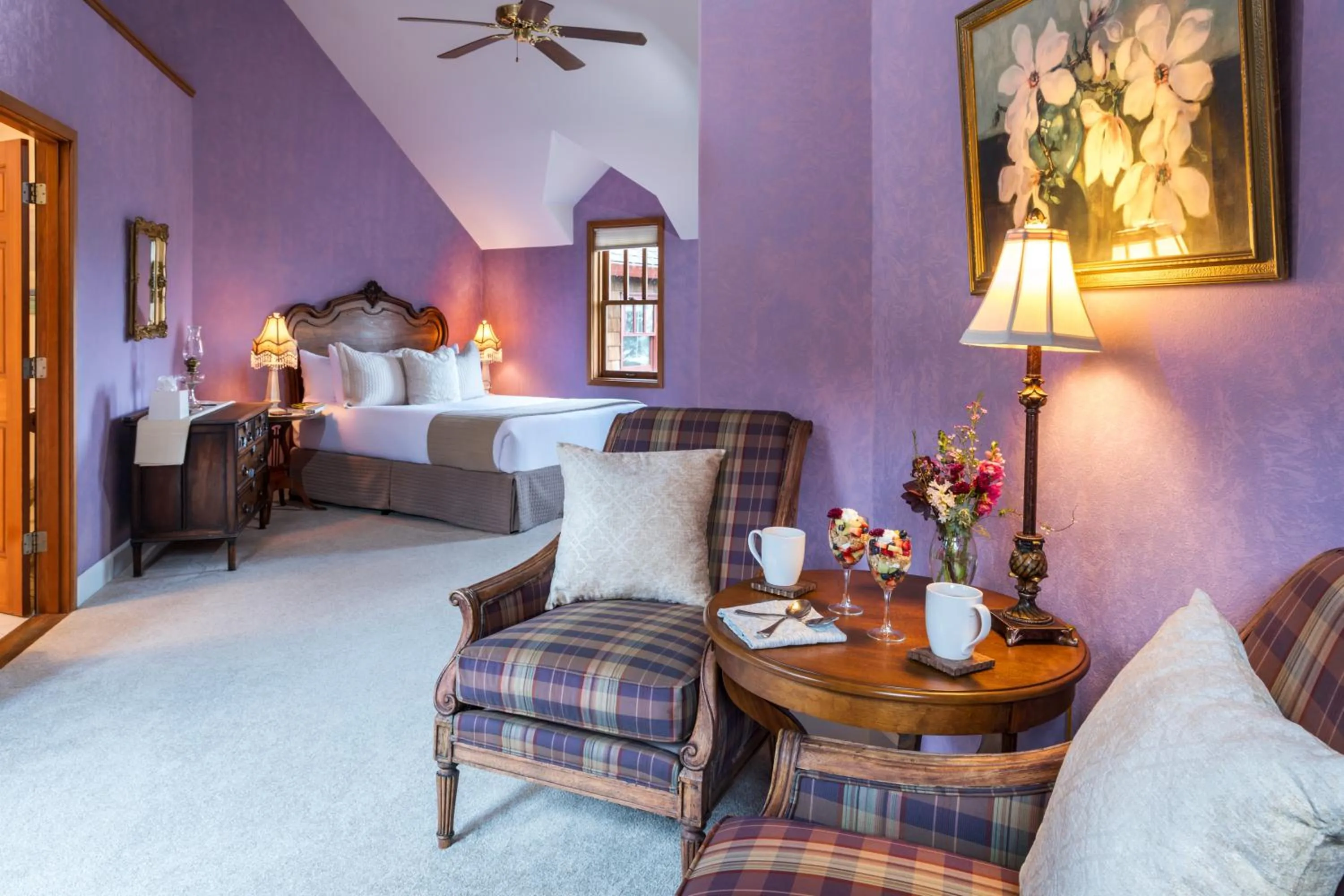 Bed in Arch Cape Inn and Retreat