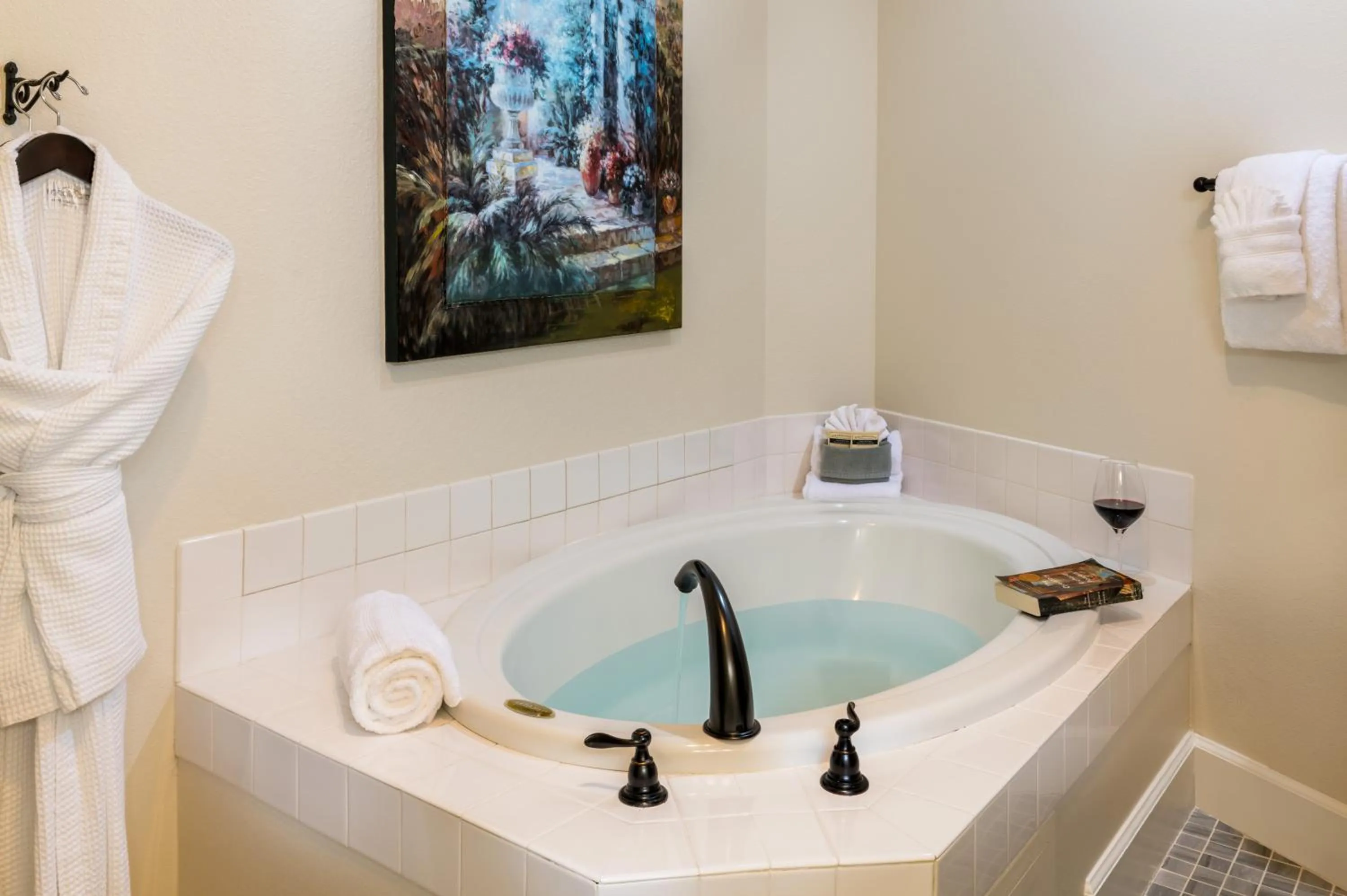 Bath in Arch Cape Inn and Retreat