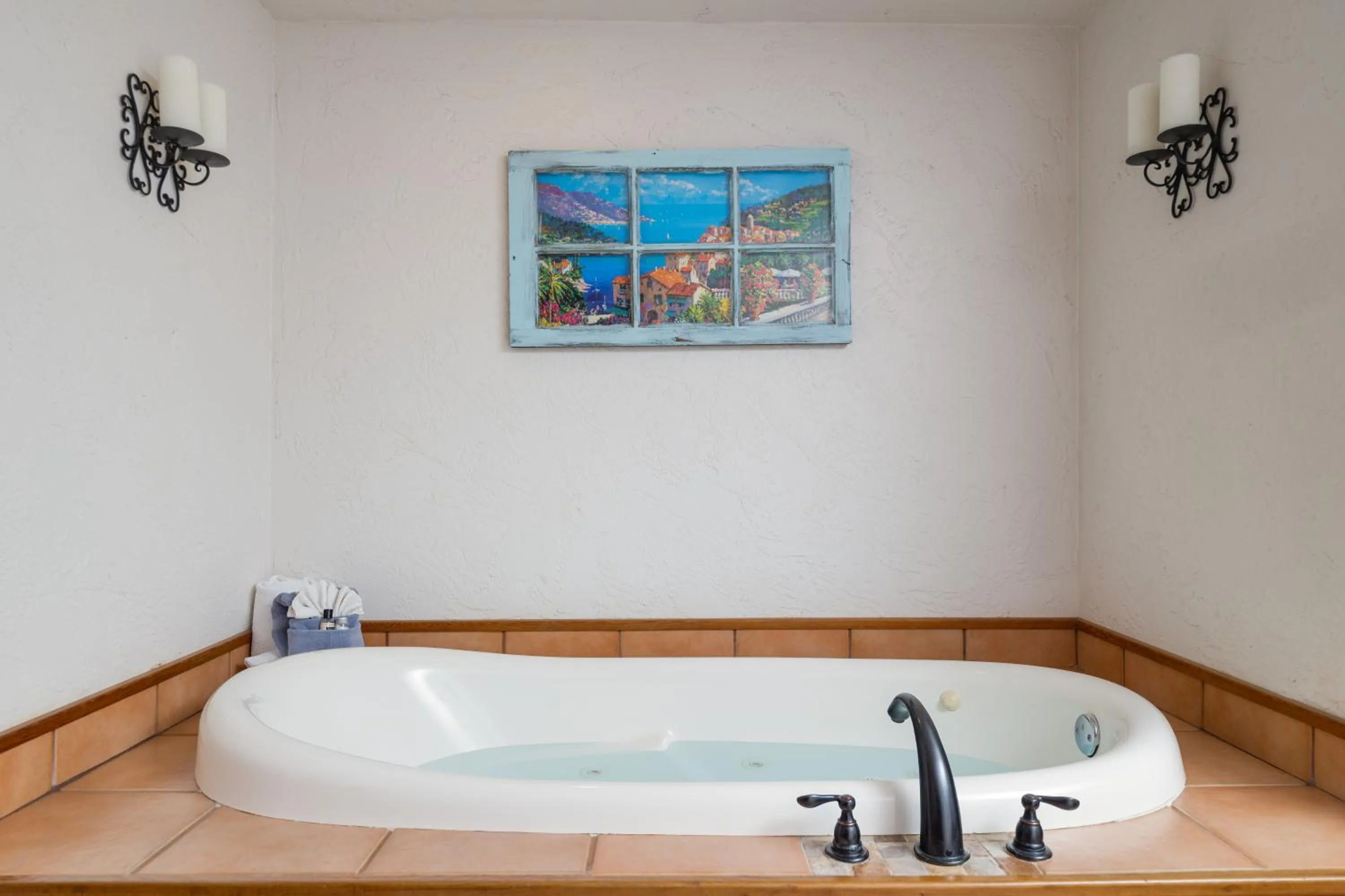 Bath in Arch Cape Inn and Retreat