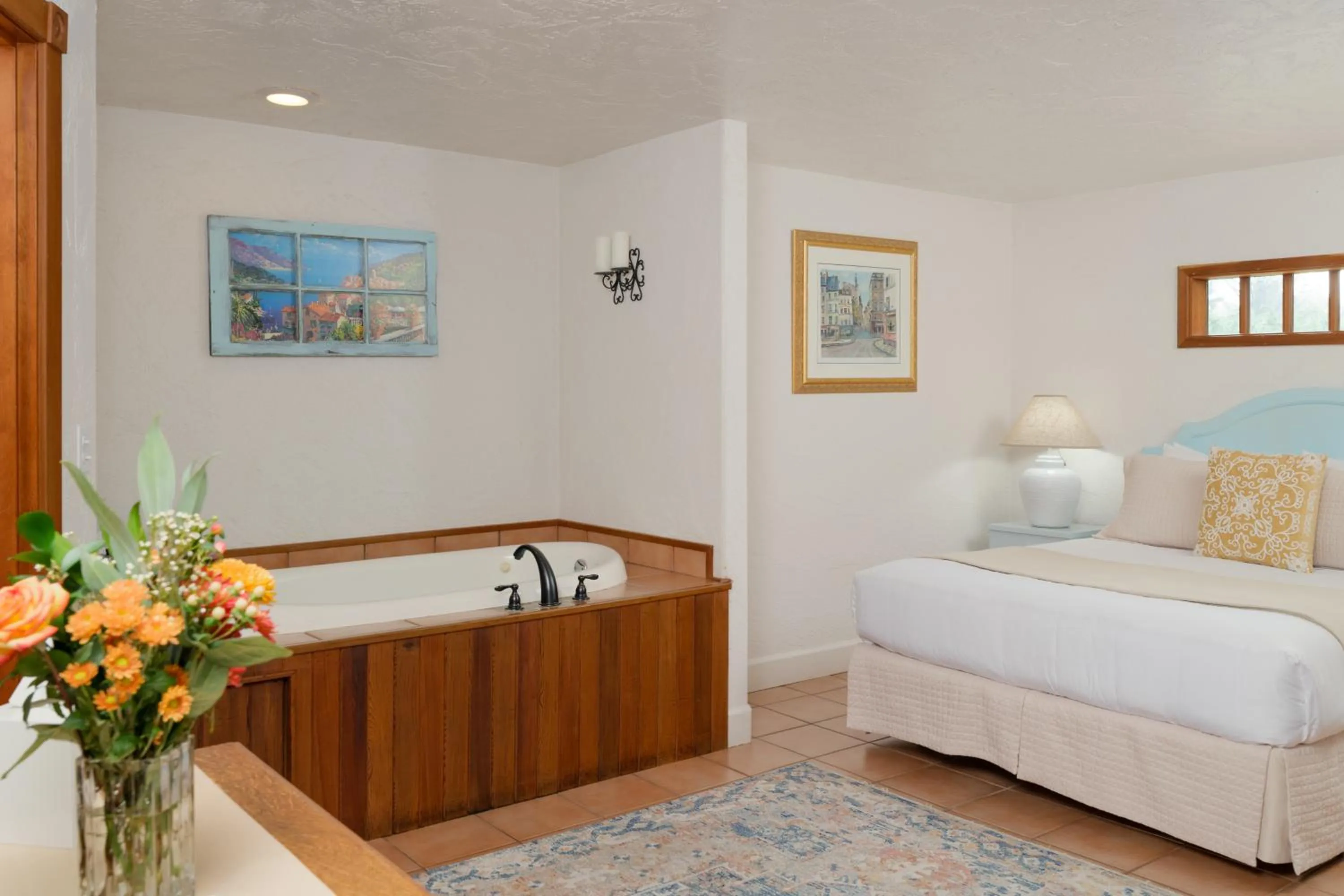 Bed in Arch Cape Inn and Retreat