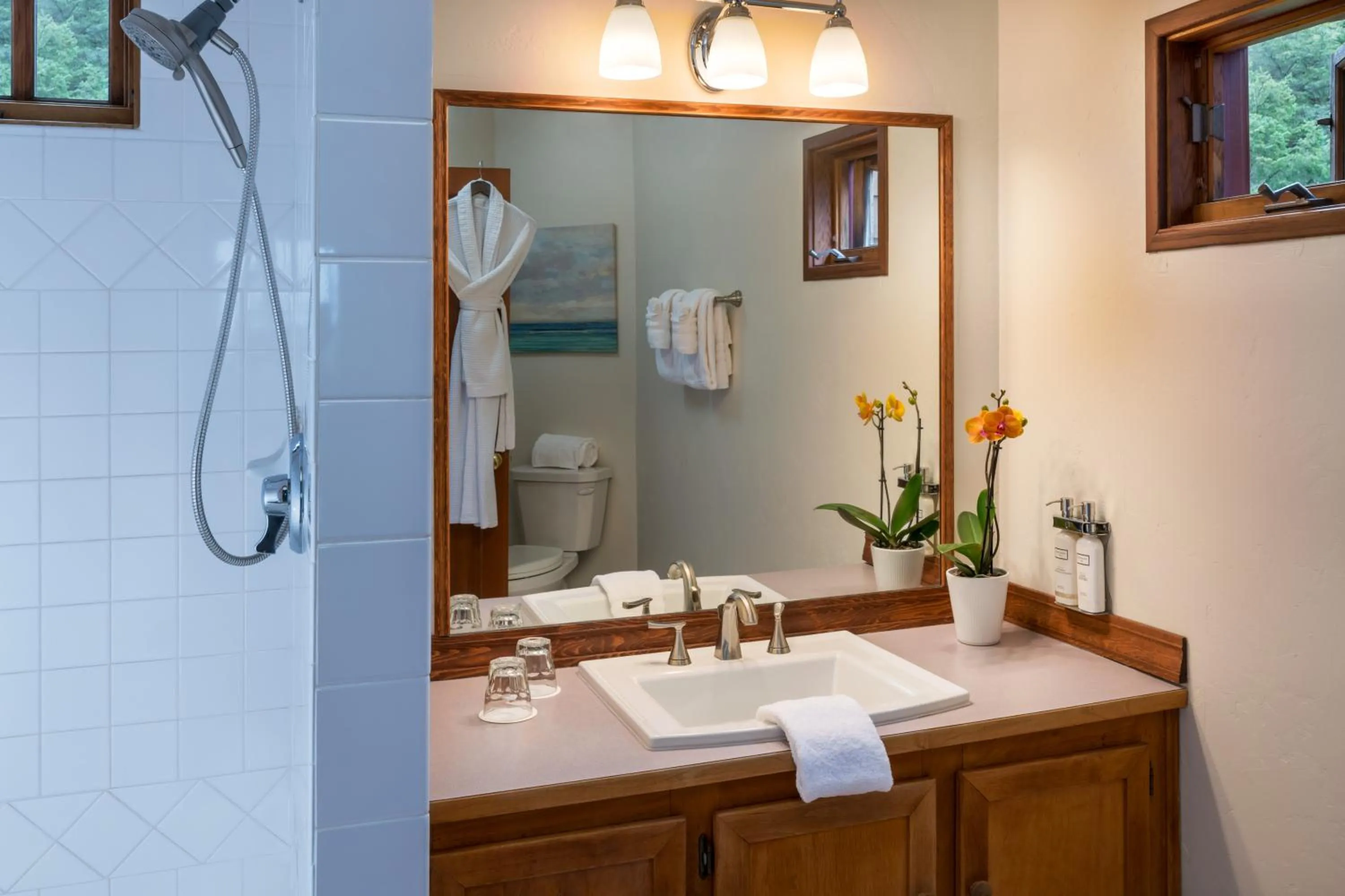 Bathroom in Arch Cape Inn and Retreat