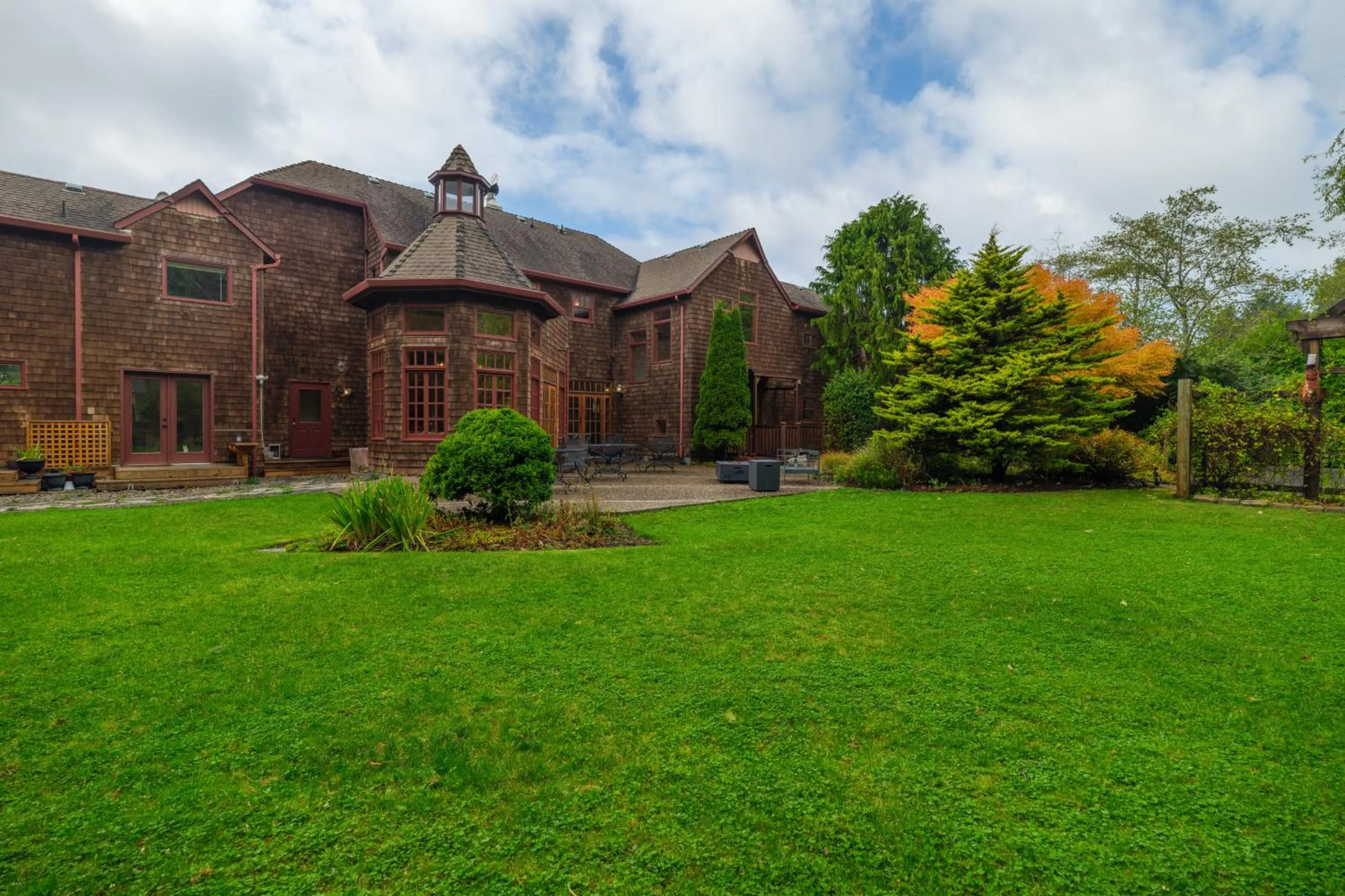Property building in Arch Cape Inn and Retreat
