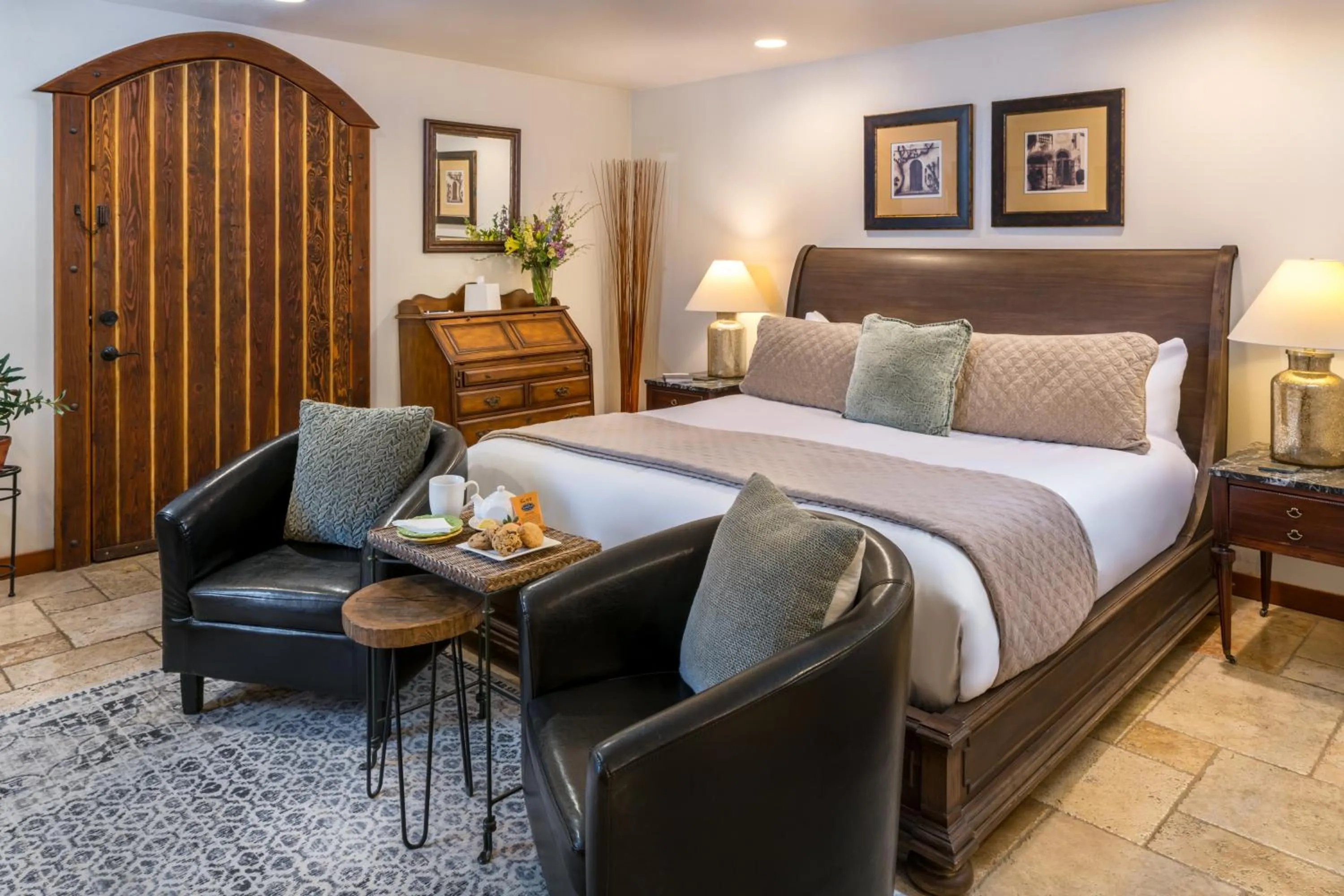 Bed in Arch Cape Inn and Retreat