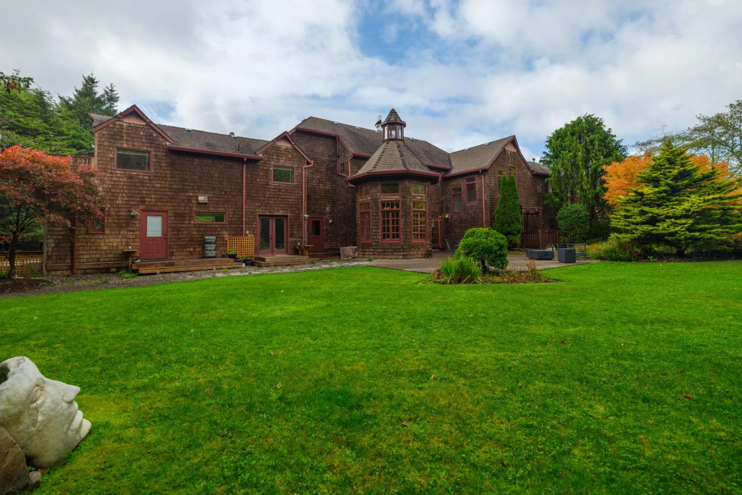 Property building in Arch Cape Inn and Retreat