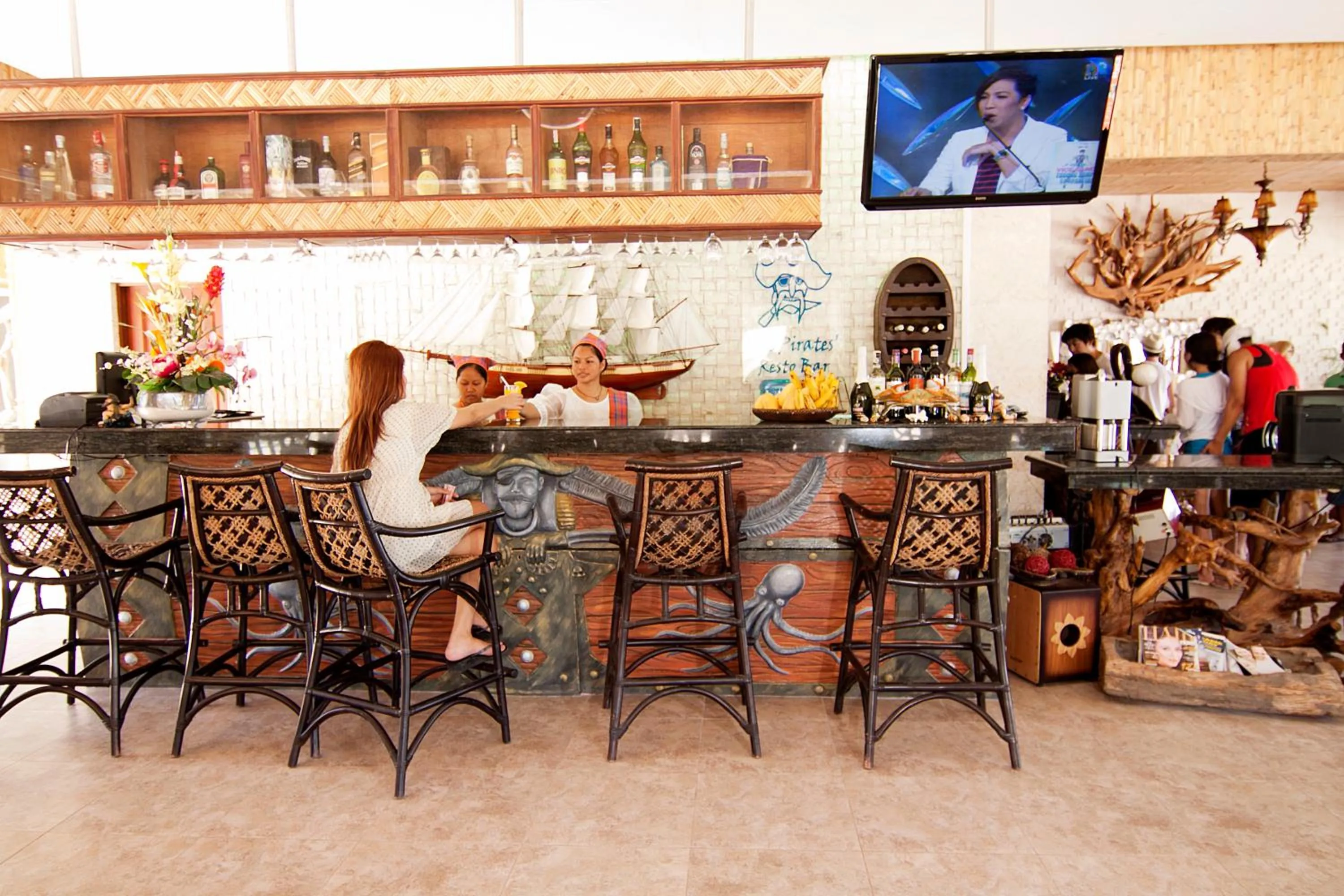 Lounge or bar in Malapascua Legend Water Sports and Resort