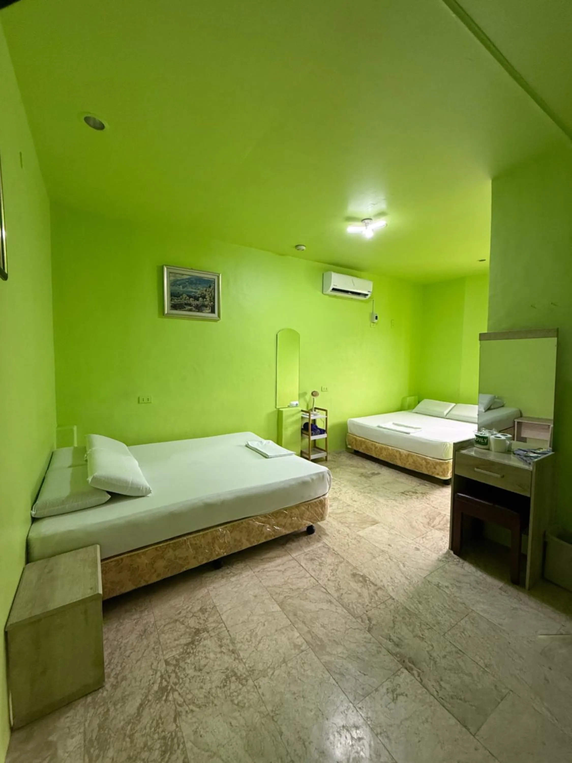 Bed in Sascha's Resort Oslob