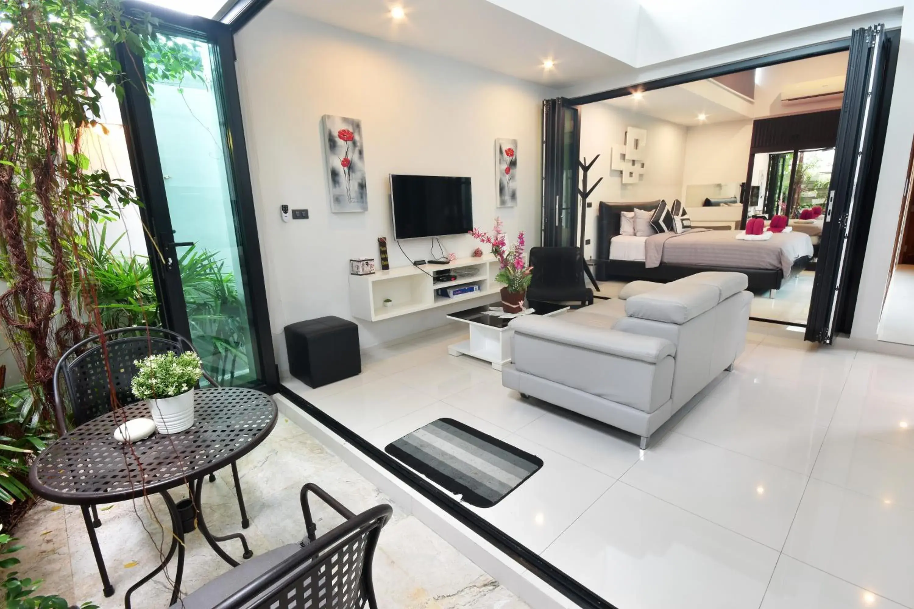 Communal lounge/ TV room, Bed in Villa Labaron Communal lounge/ TV room, Bed in Villa Labaron