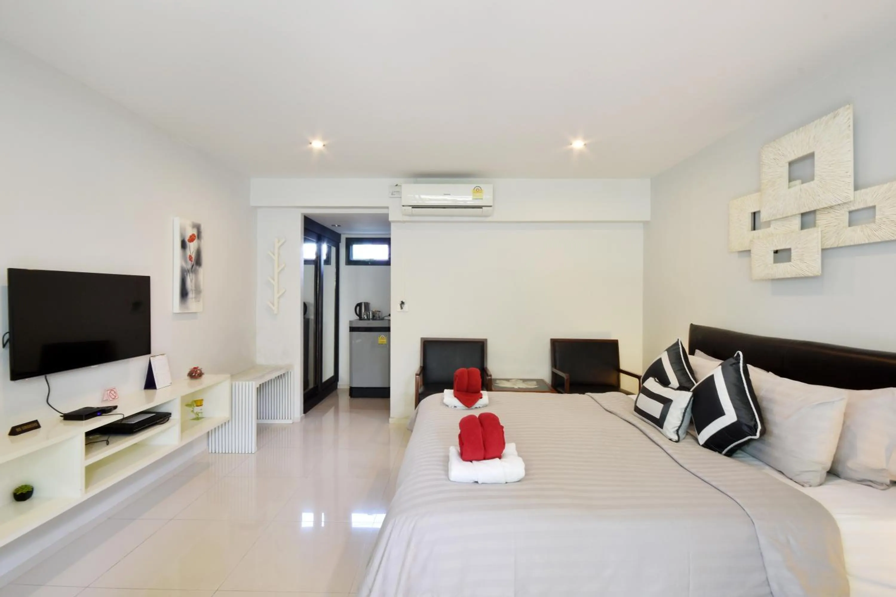Bathroom, Bed in Villa Labaron
