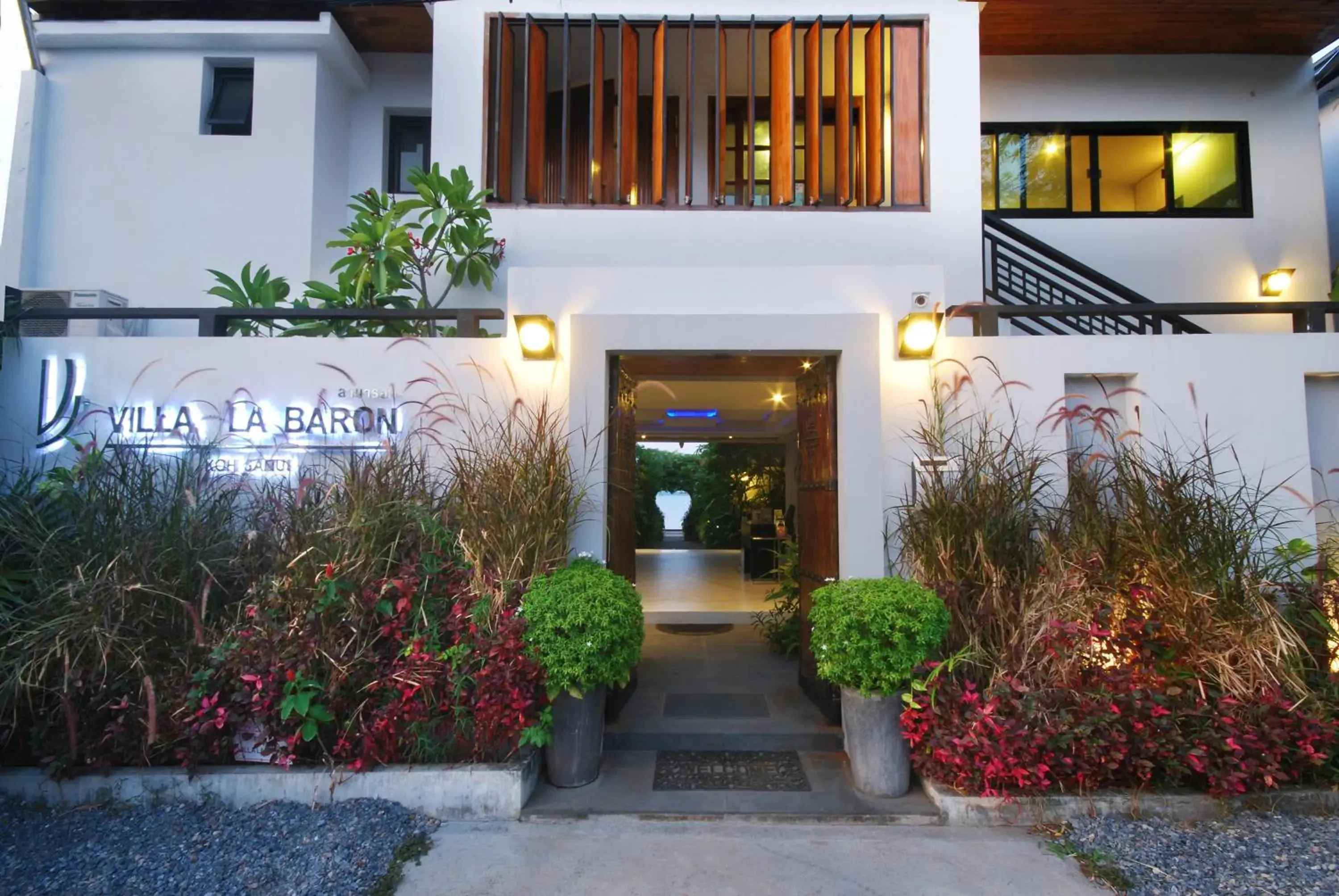 Facade/entrance in Villa Labaron Facade/entrance in Villa Labaron