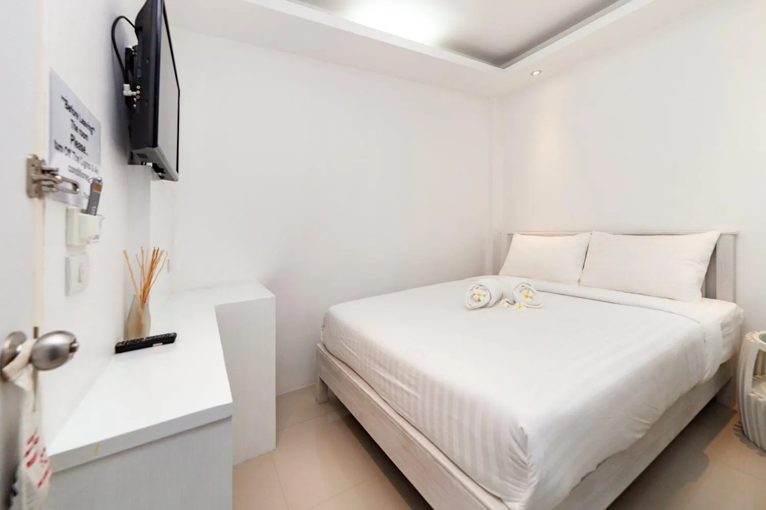 Bed in Baanpoon Apartment