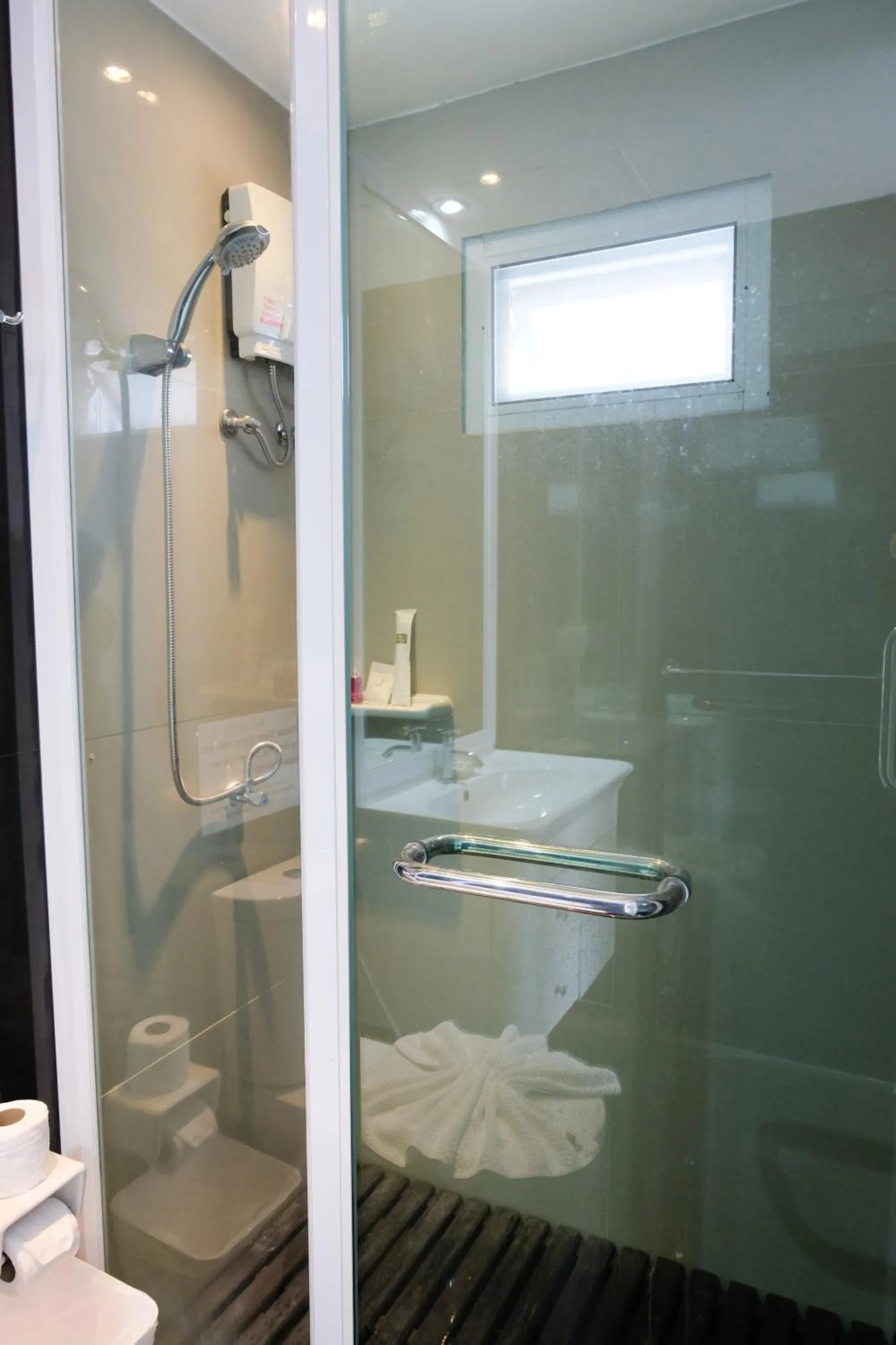 Bathroom in Baanpoon Apartment