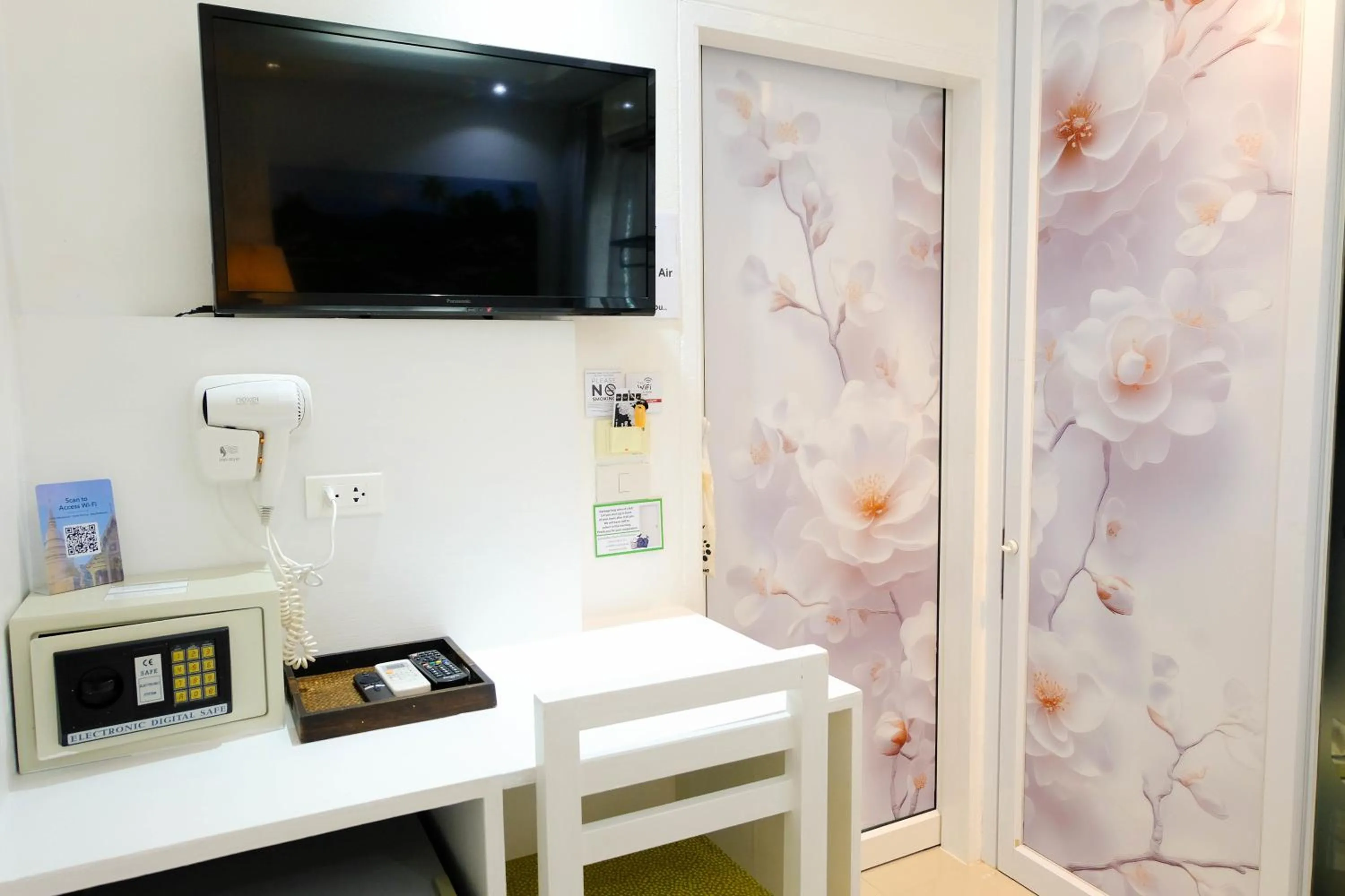 Photo of the whole room in Baanpoon Apartment