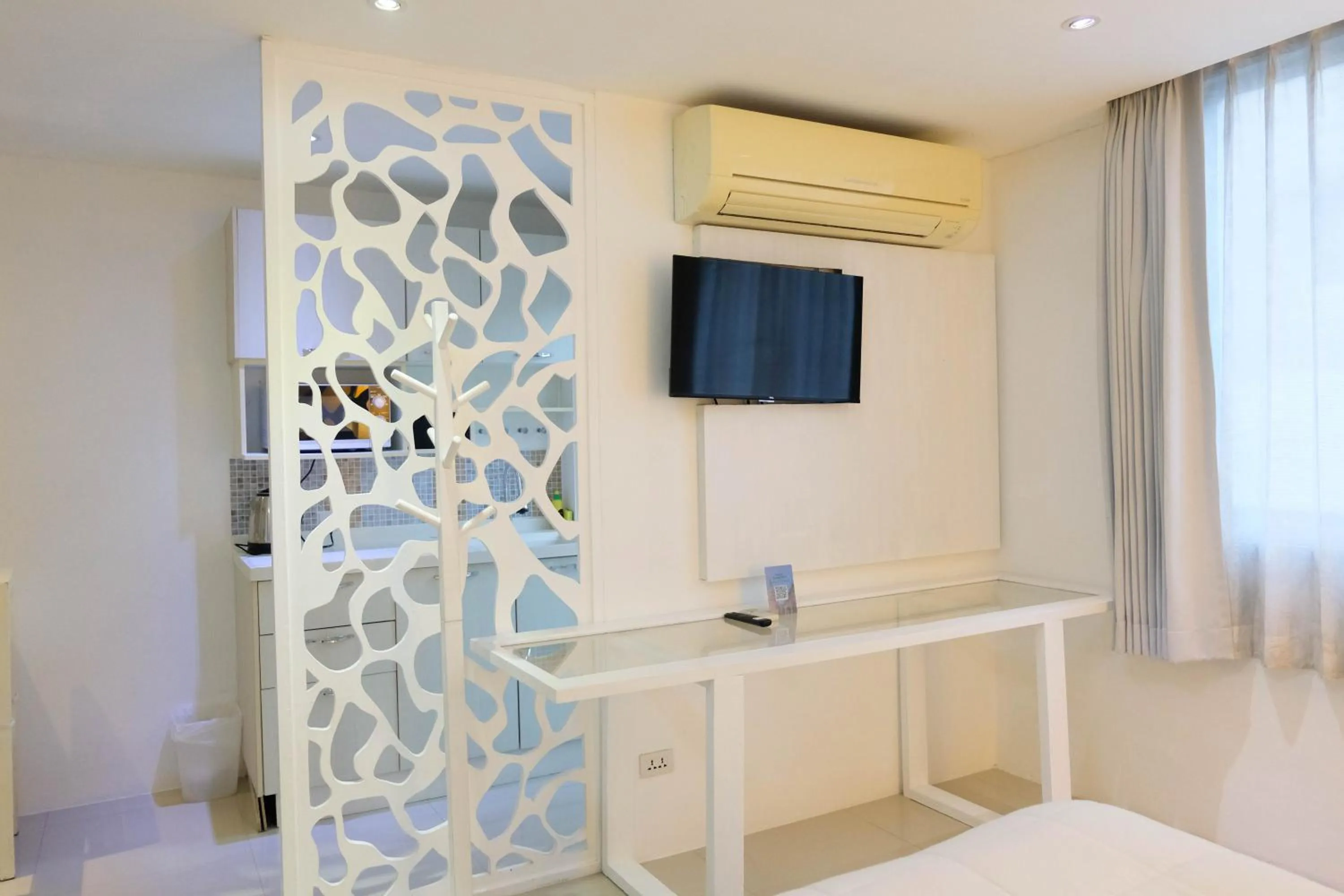 TV and multimedia, Bed in Baanpoon Apartment