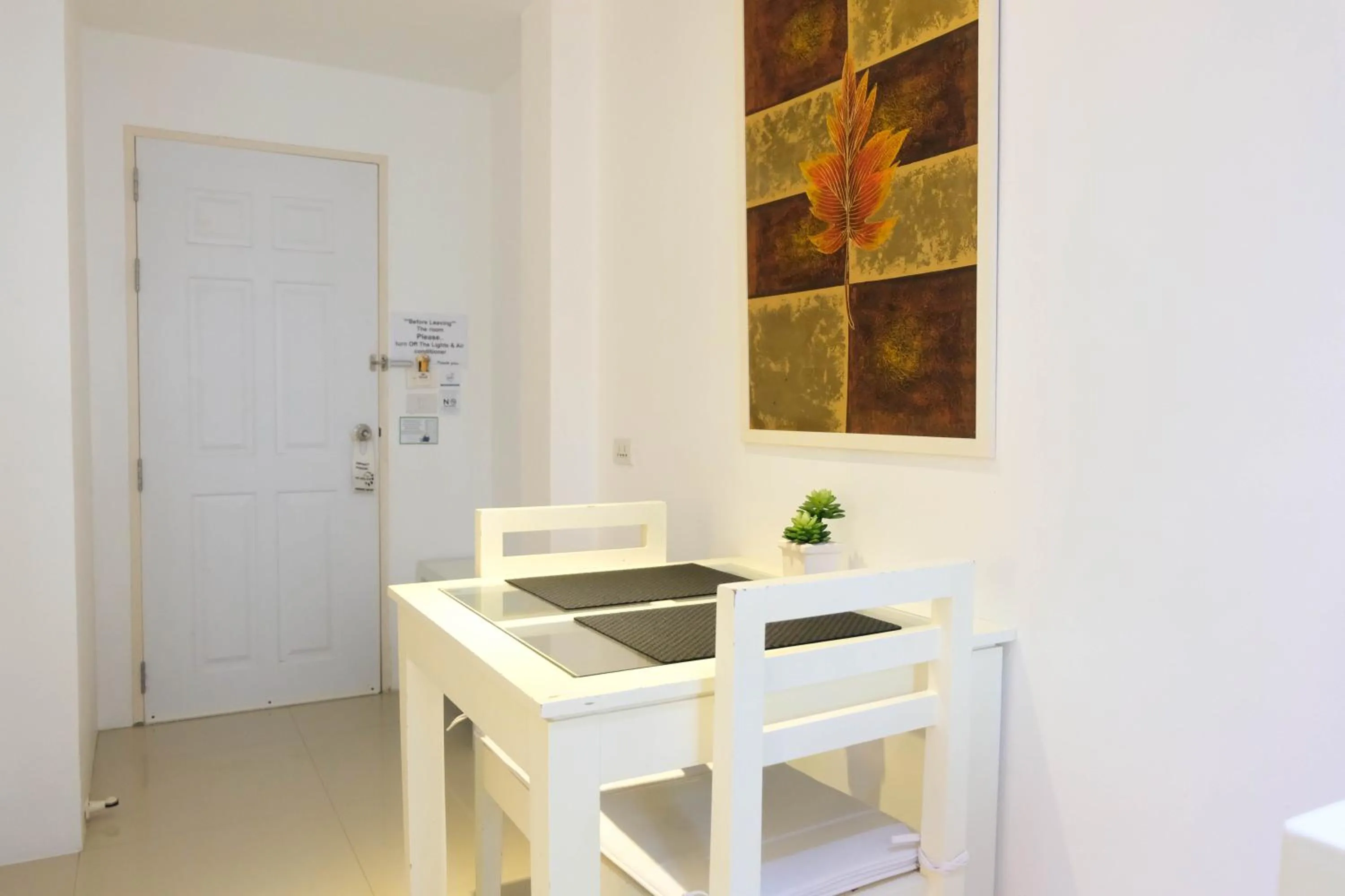 Dining area in Baanpoon Apartment