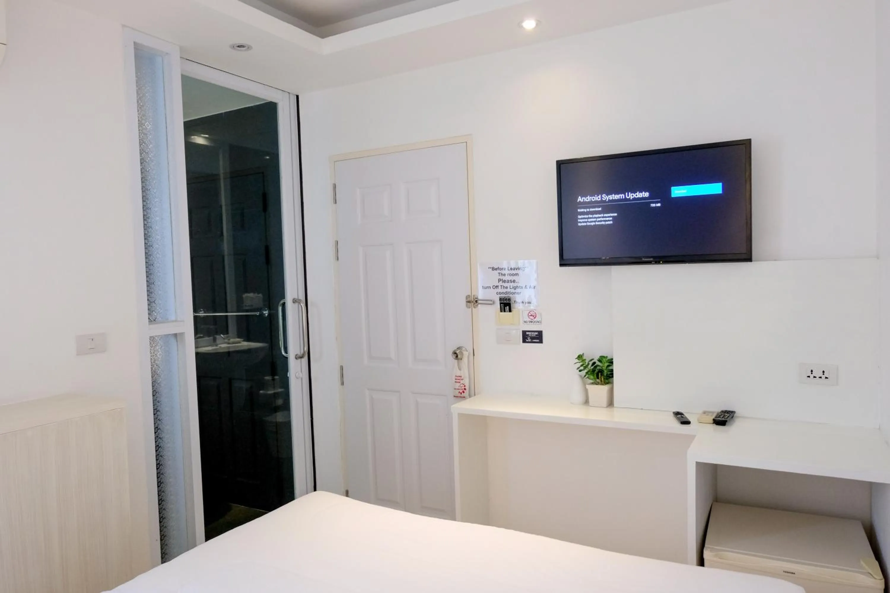 TV and multimedia, Bed in Baanpoon Apartment