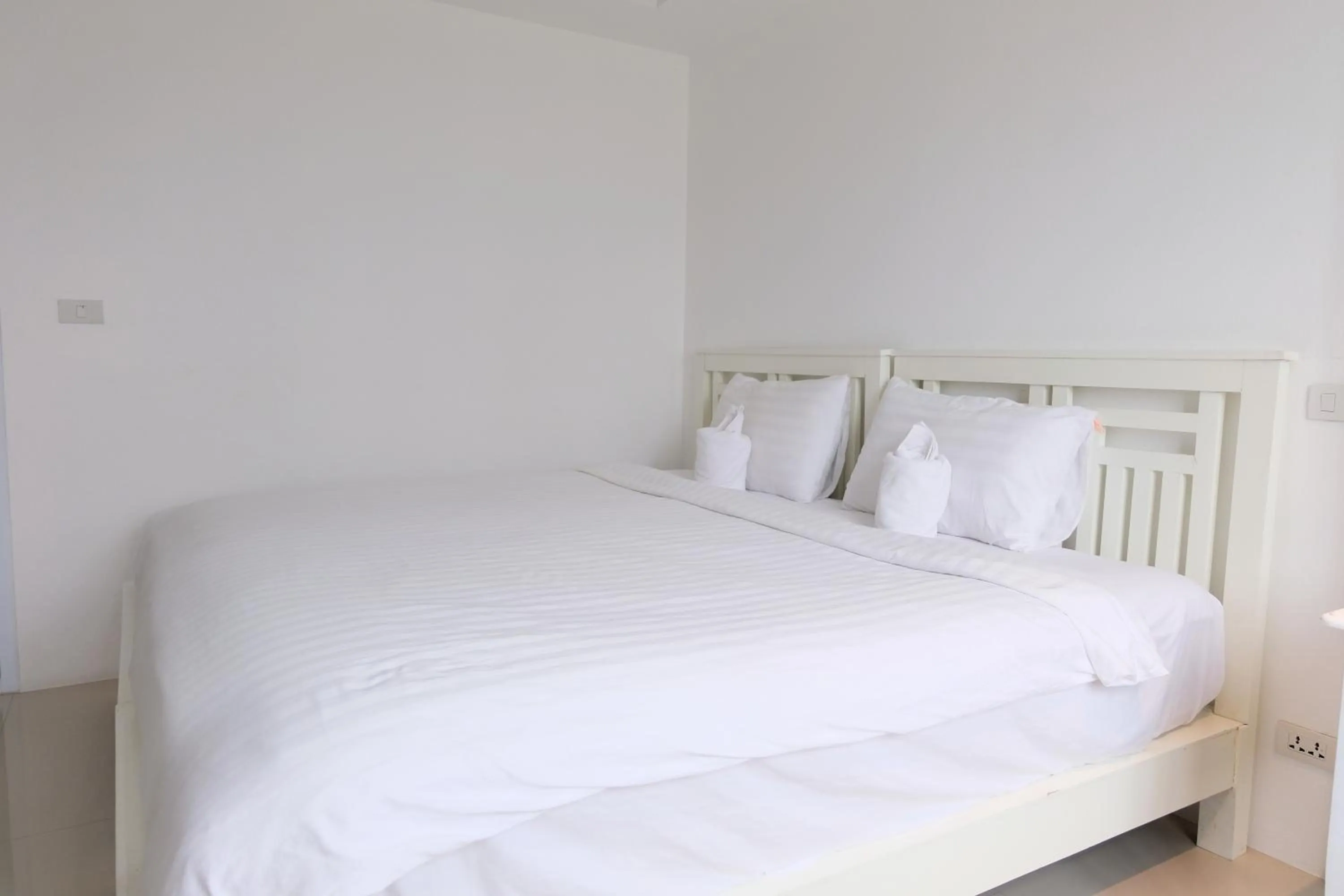 Bed in Baanpoon Apartment