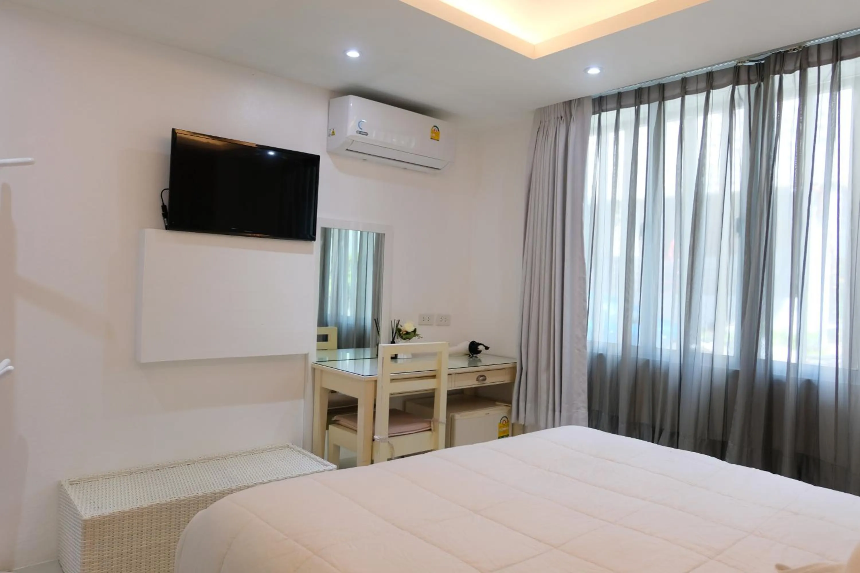 TV and multimedia, Bed in Baanpoon Apartment