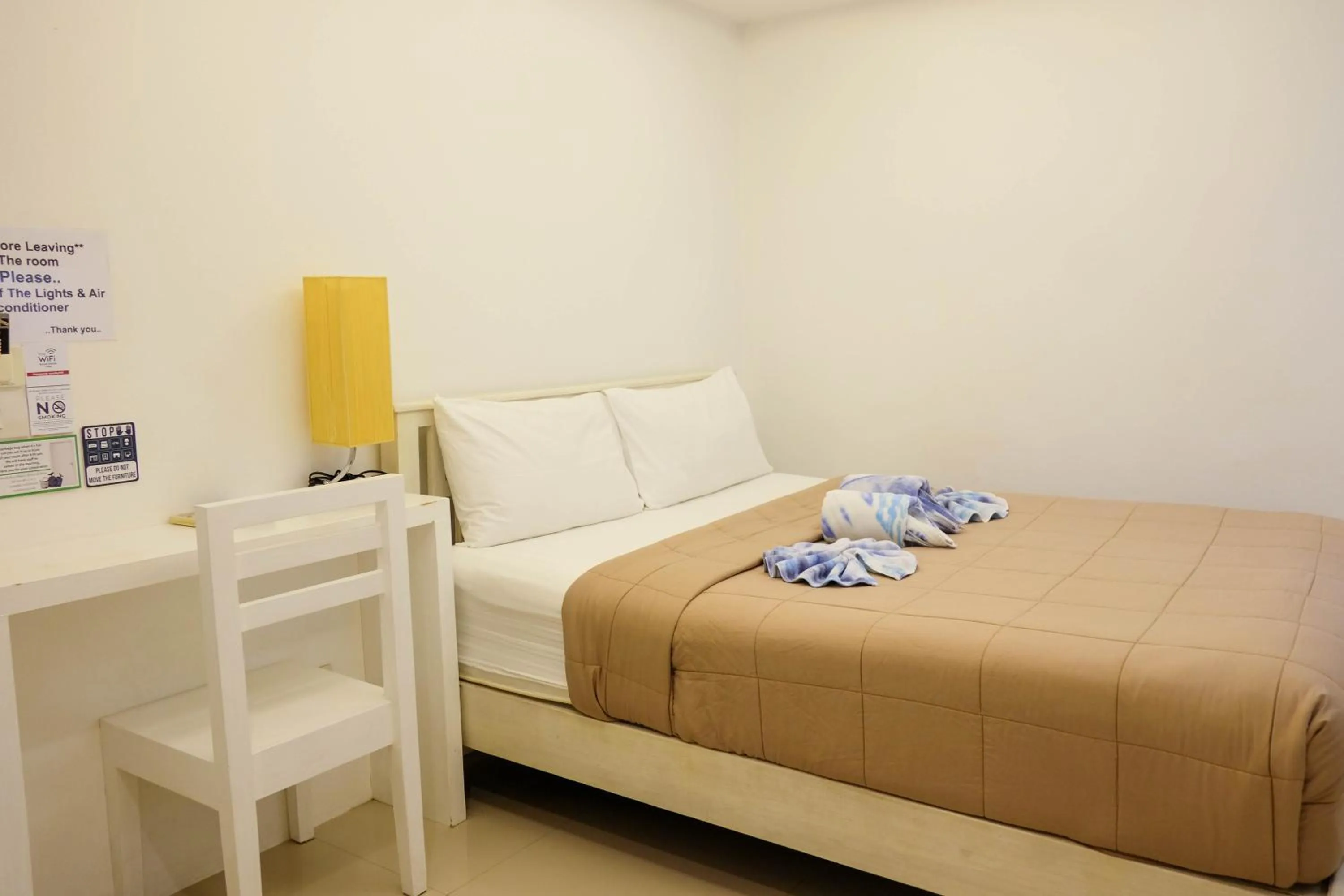 Seating area, Bed in Baanpoon Apartment