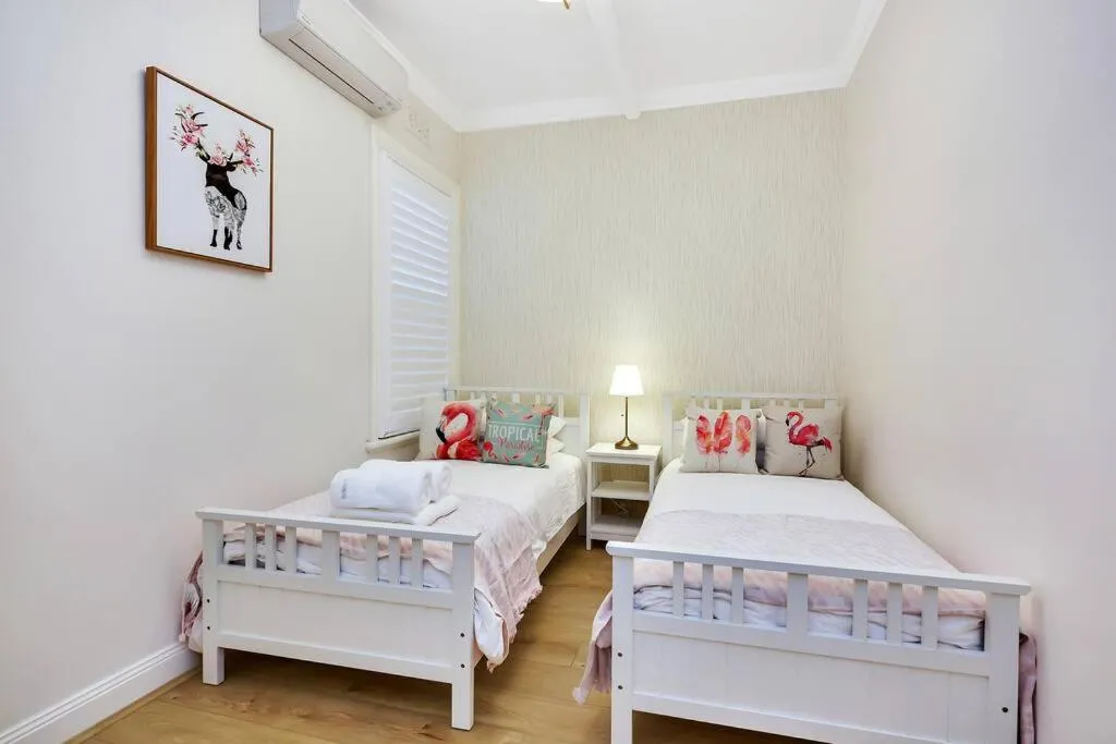 Bed in Sydney CBD Waterview apartment 56