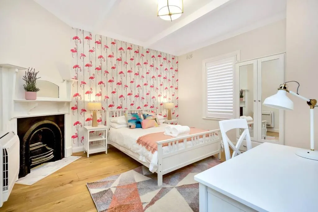 Bed in Sydney CBD Waterview apartment 56