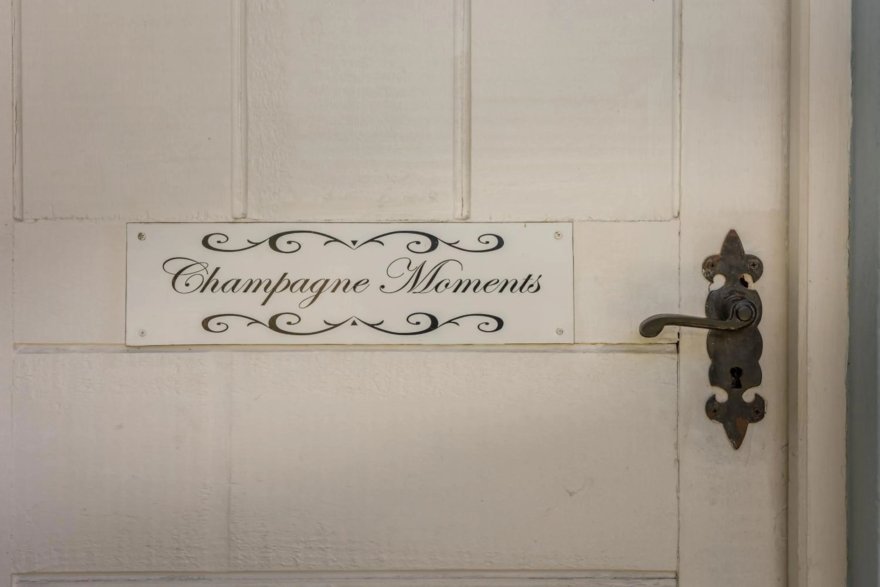 Logo/Certificate/Sign in The Rose Cottage B&B