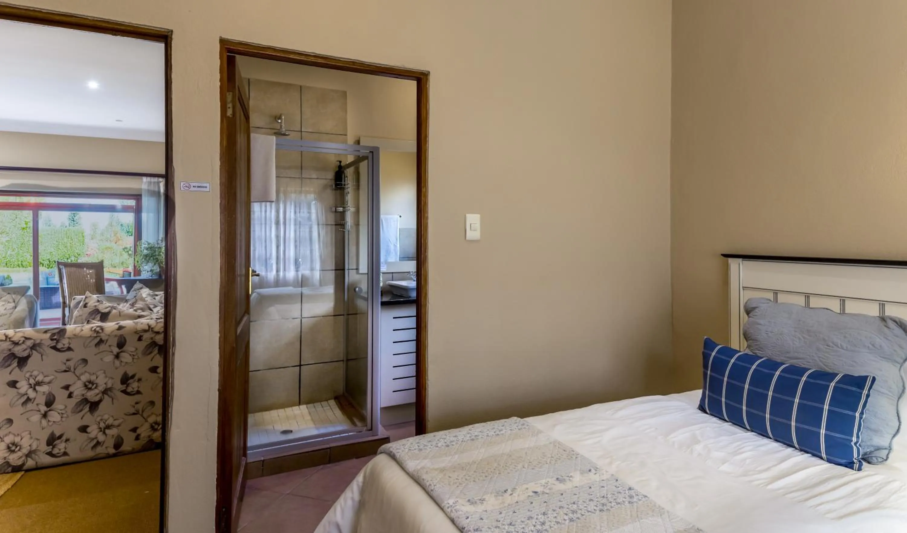 Shower, Bed in The Rose Cottage B&B