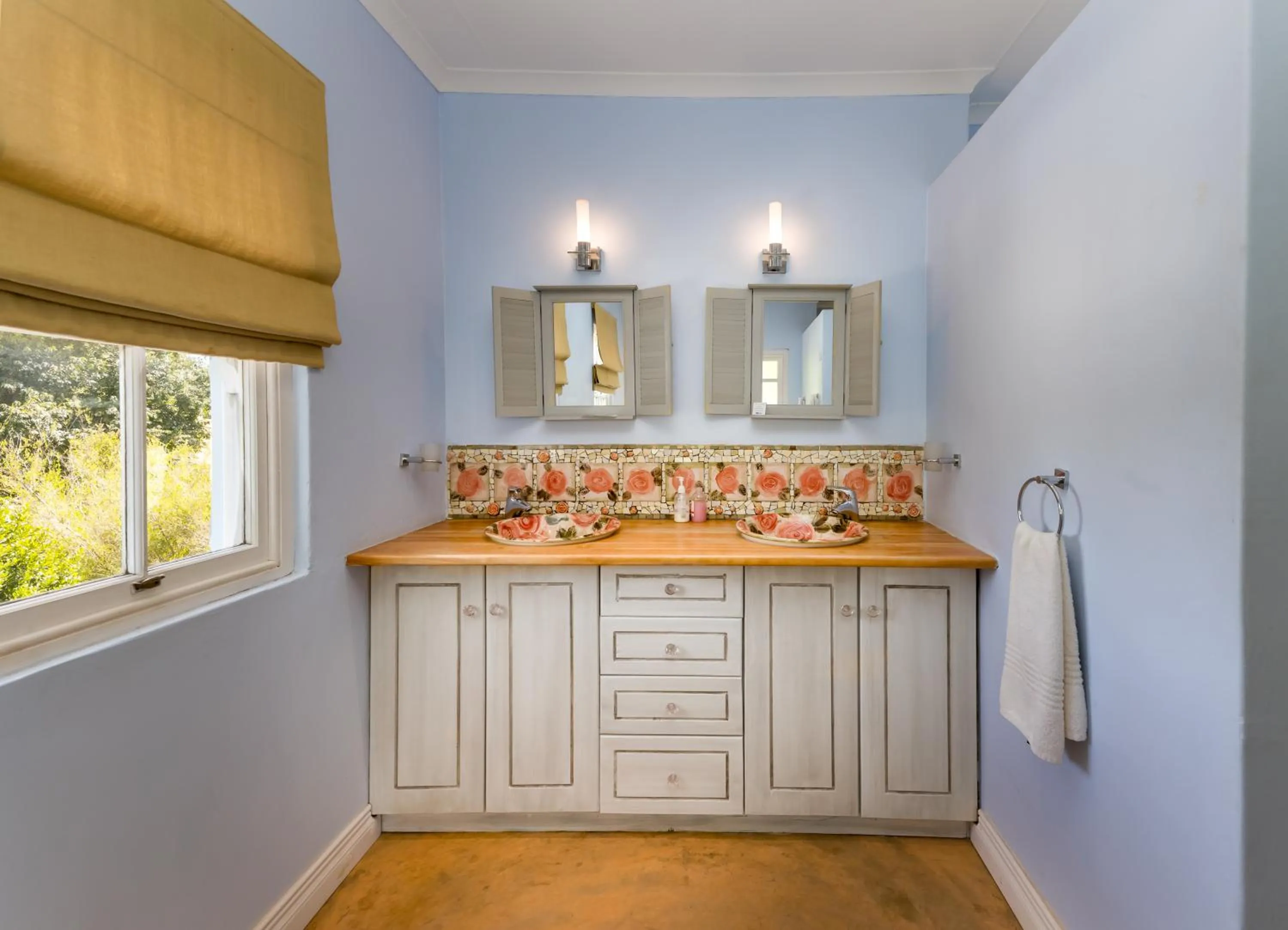 Shower in The Rose Cottage B&B