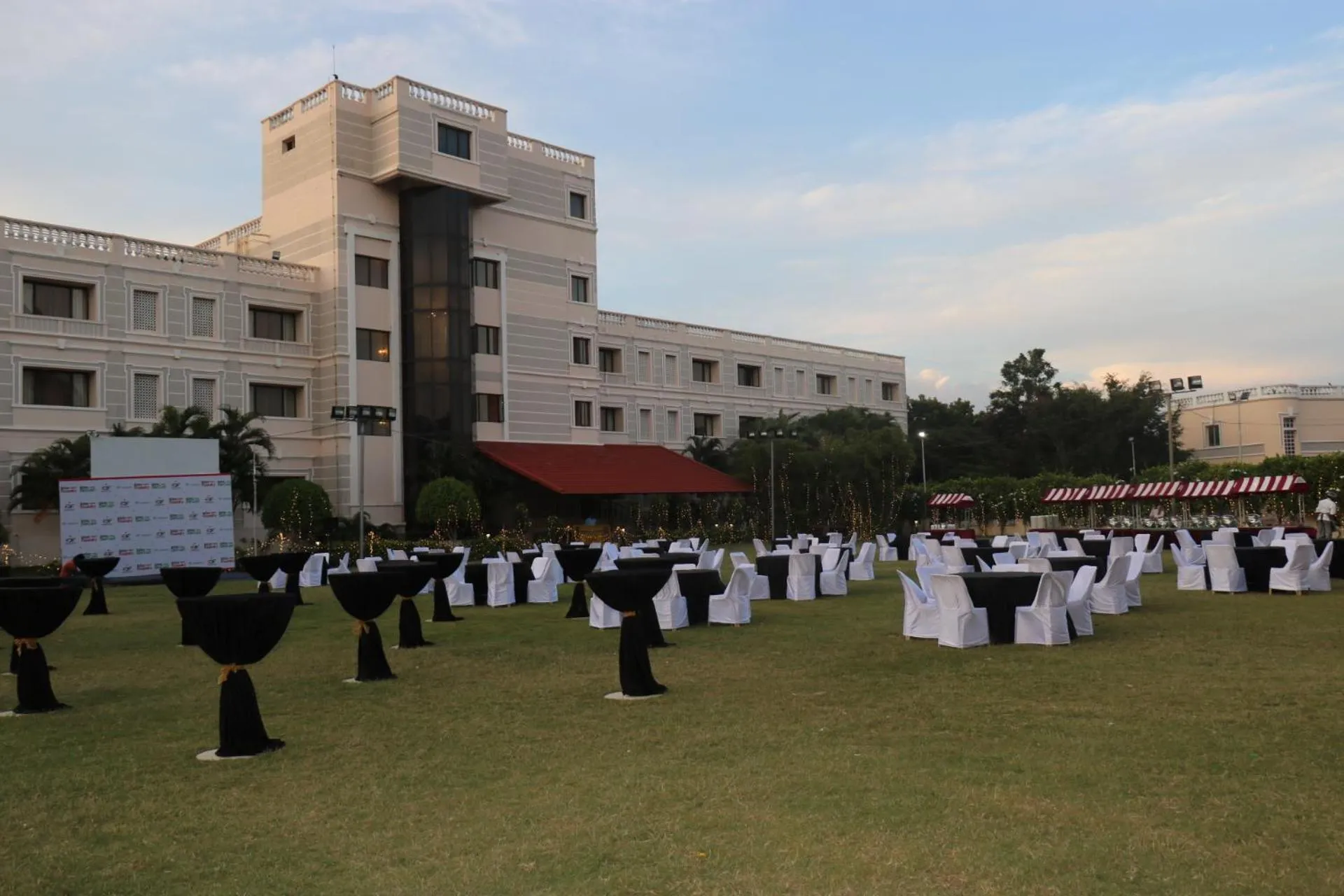 Evening entertainment in Jenneys Residency