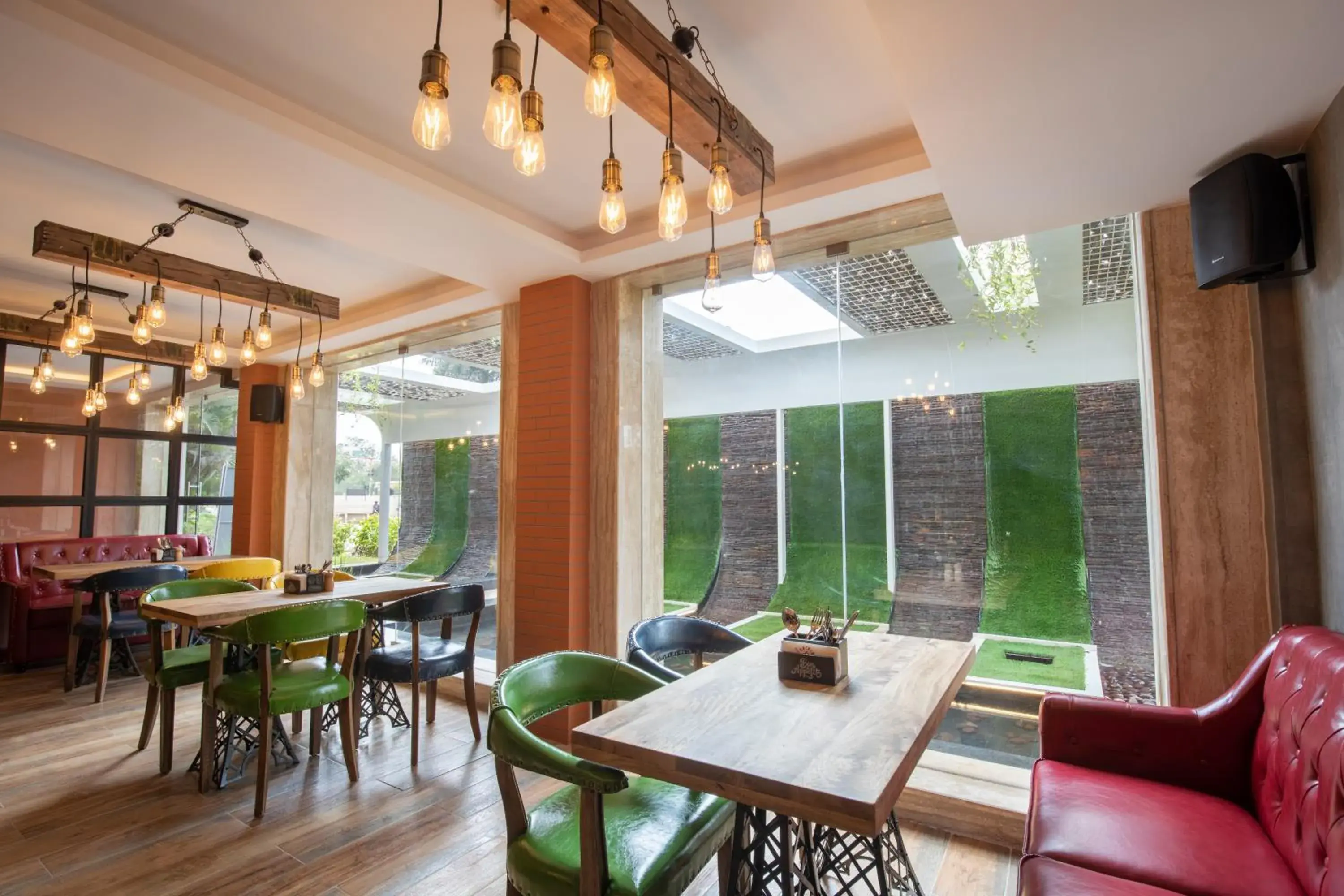 Restaurant/places to eat in Jenneys Residency Restaurant/places to eat in Jenneys Residency