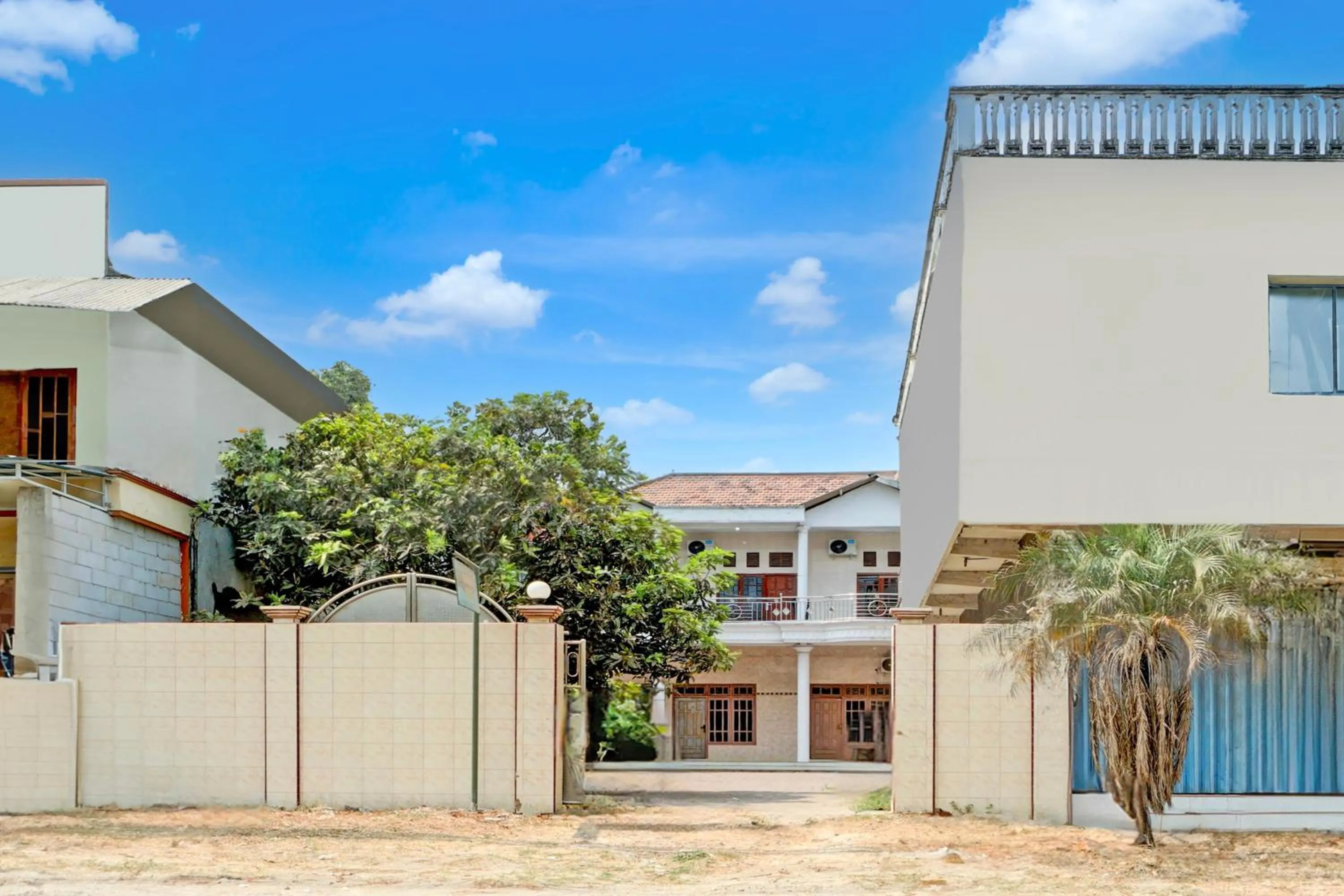 Facade/entrance in OYO Life 93083 Nova Jaya 3 Homestay Syariah