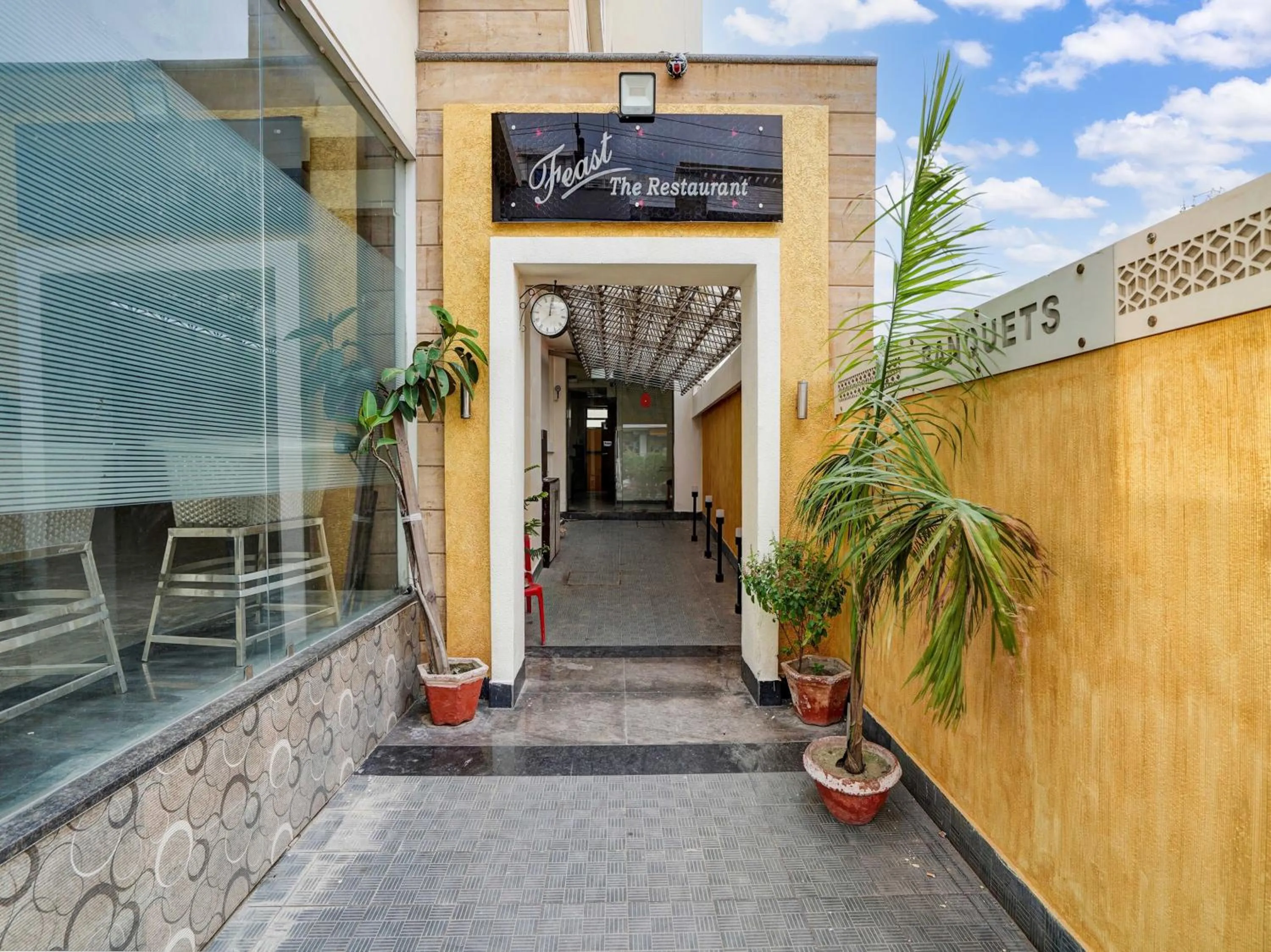 Facade/entrance in Townhouse MNG Platinum