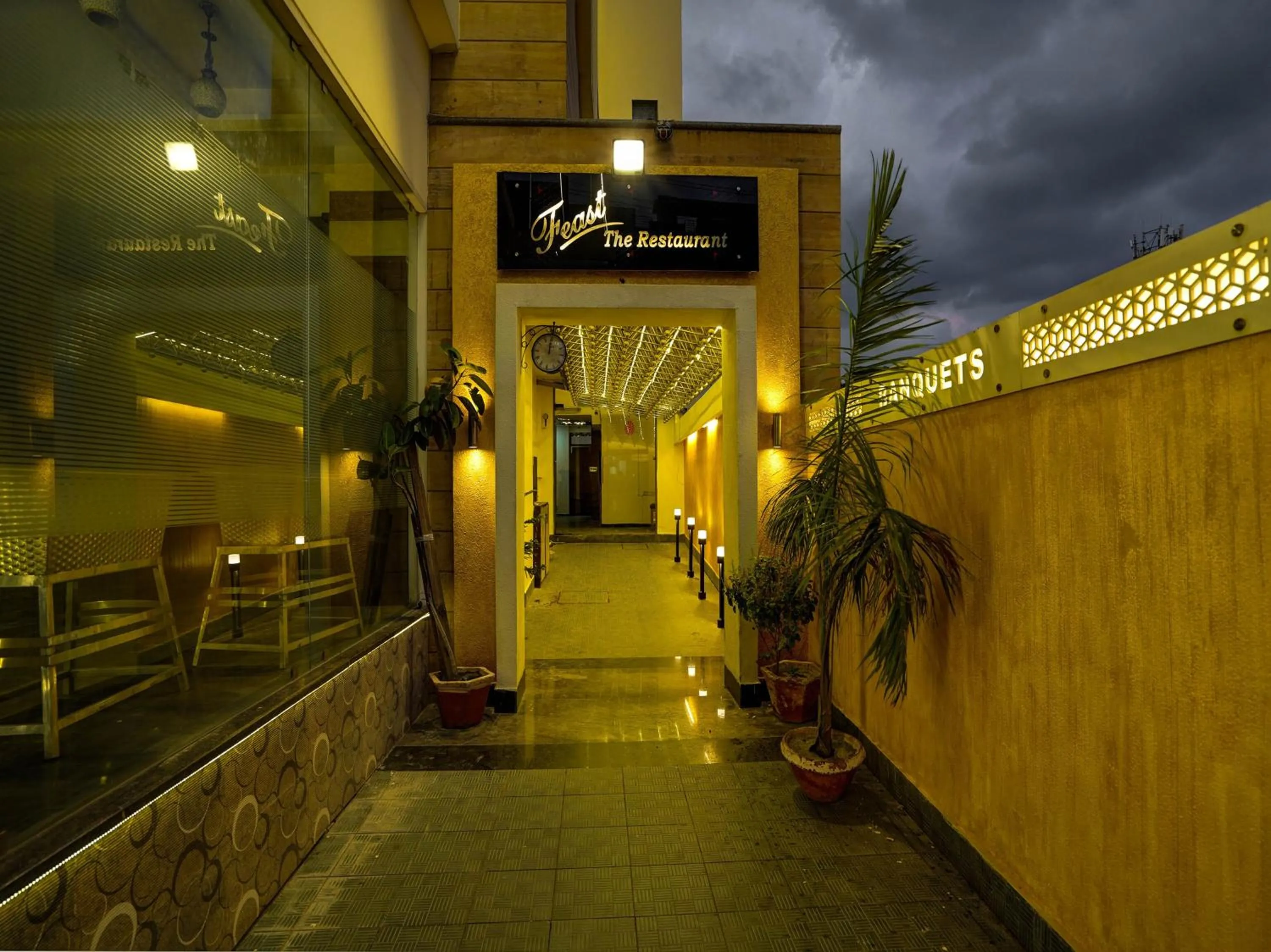 Facade/entrance in Townhouse MNG Platinum