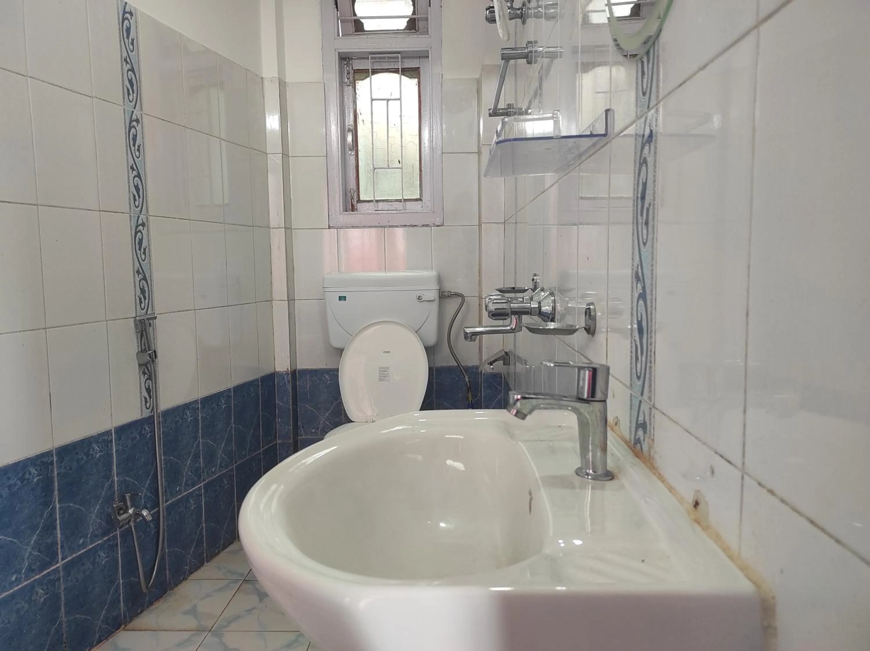 Shower in Hotel Tawang Regency