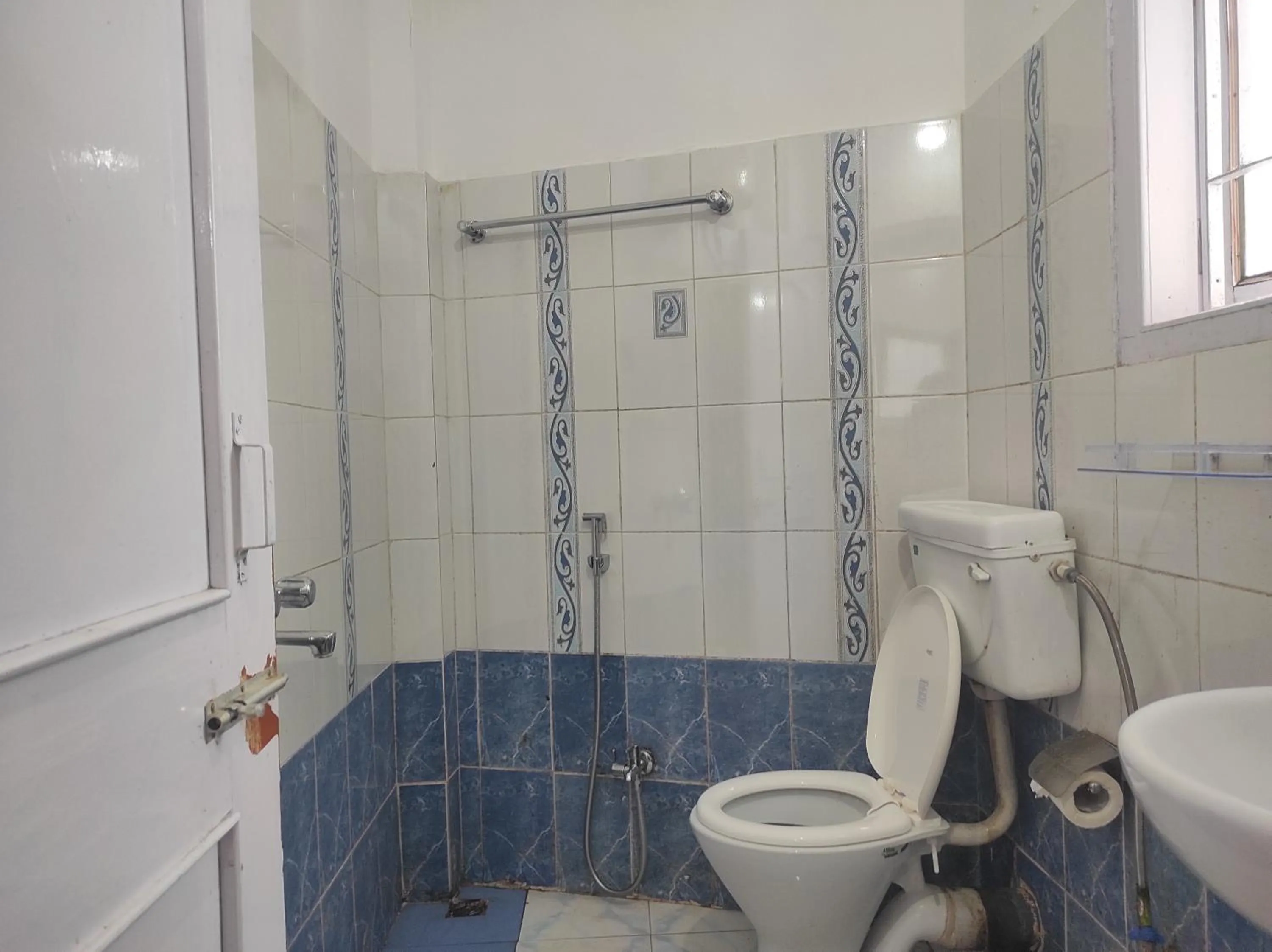 Shower in Hotel Tawang Regency