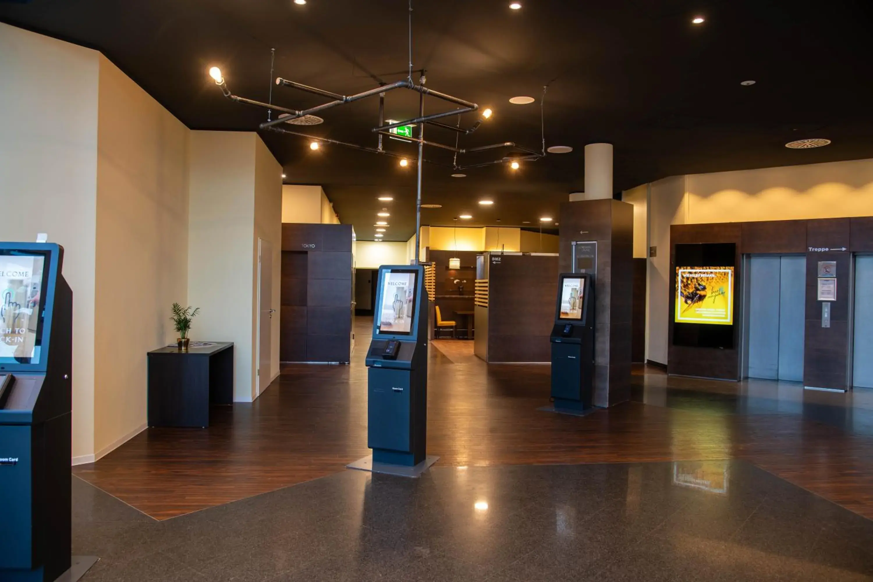 Lobby or reception in Best Western Conference Airporthotel Frankfurt Mörfelden Lobby or reception in Best Western Conference Airporthotel Frankfurt Mörfelden