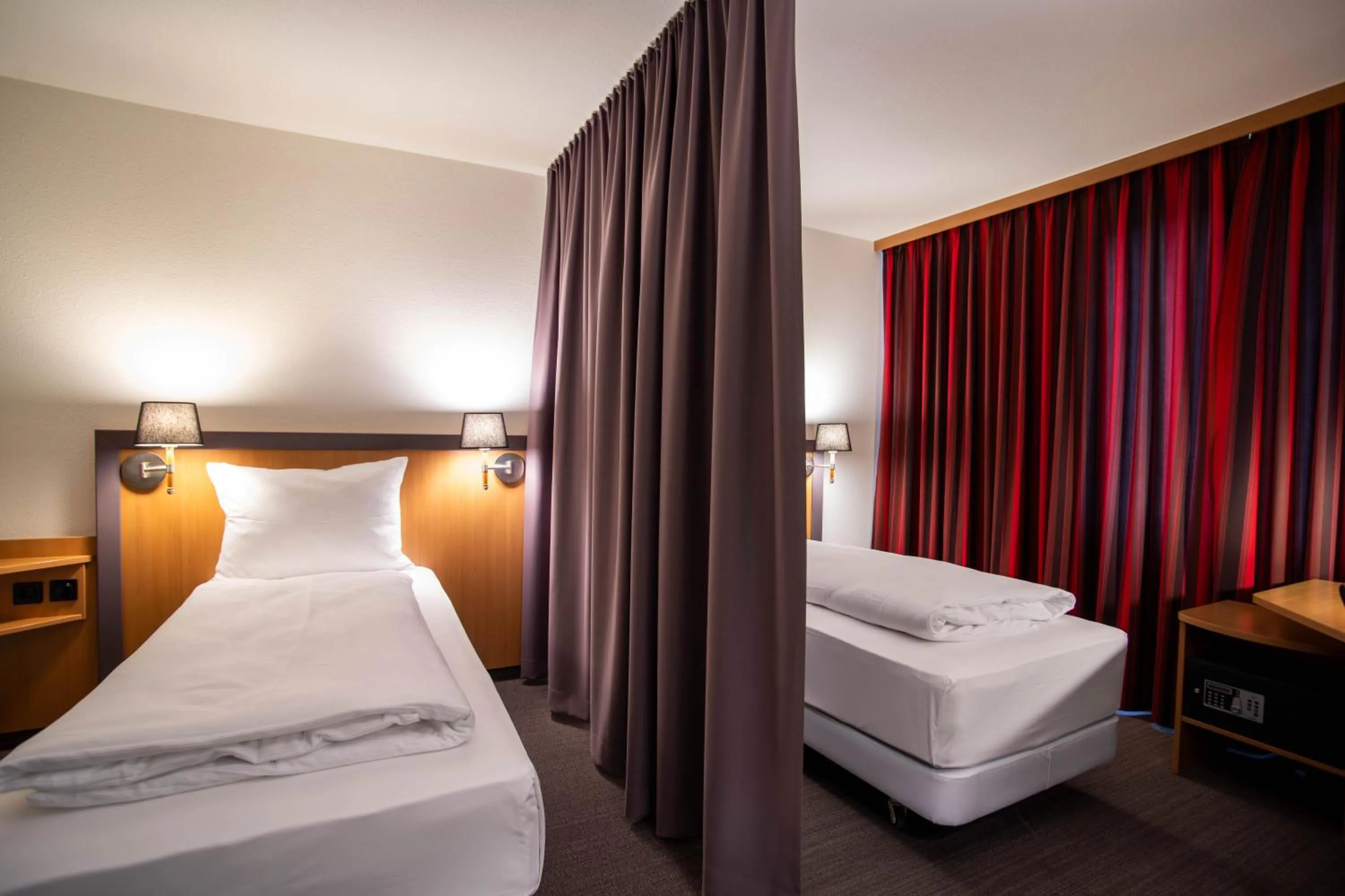 Photo of the whole room, Bed in Best Western Conference Airporthotel Frankfurt Mörfelden