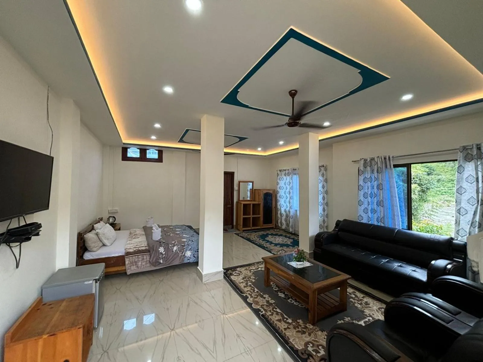 Communal lounge/ TV room in Wangdi Residency