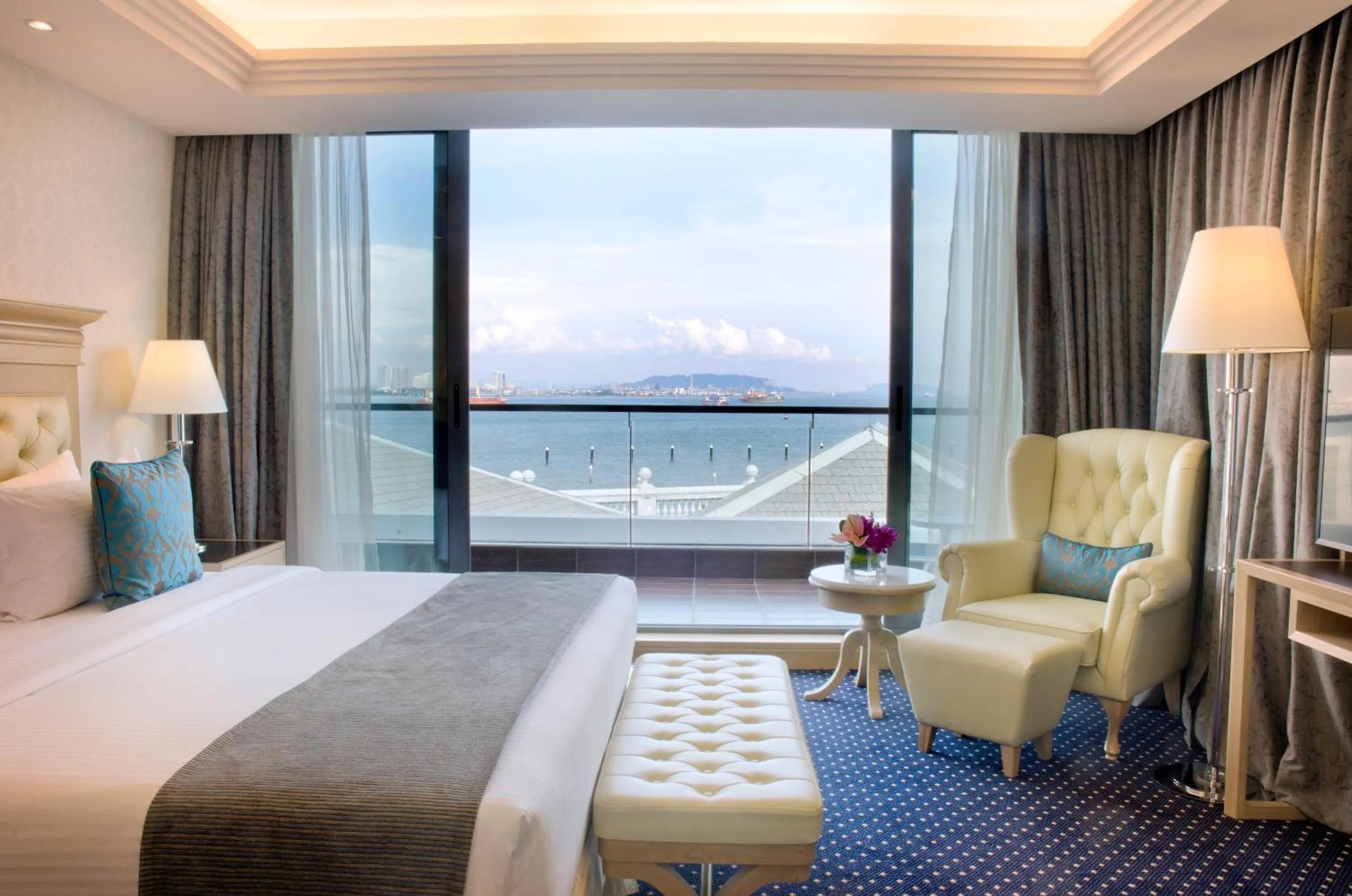 Day, Bed in Royale Chulan Penang
