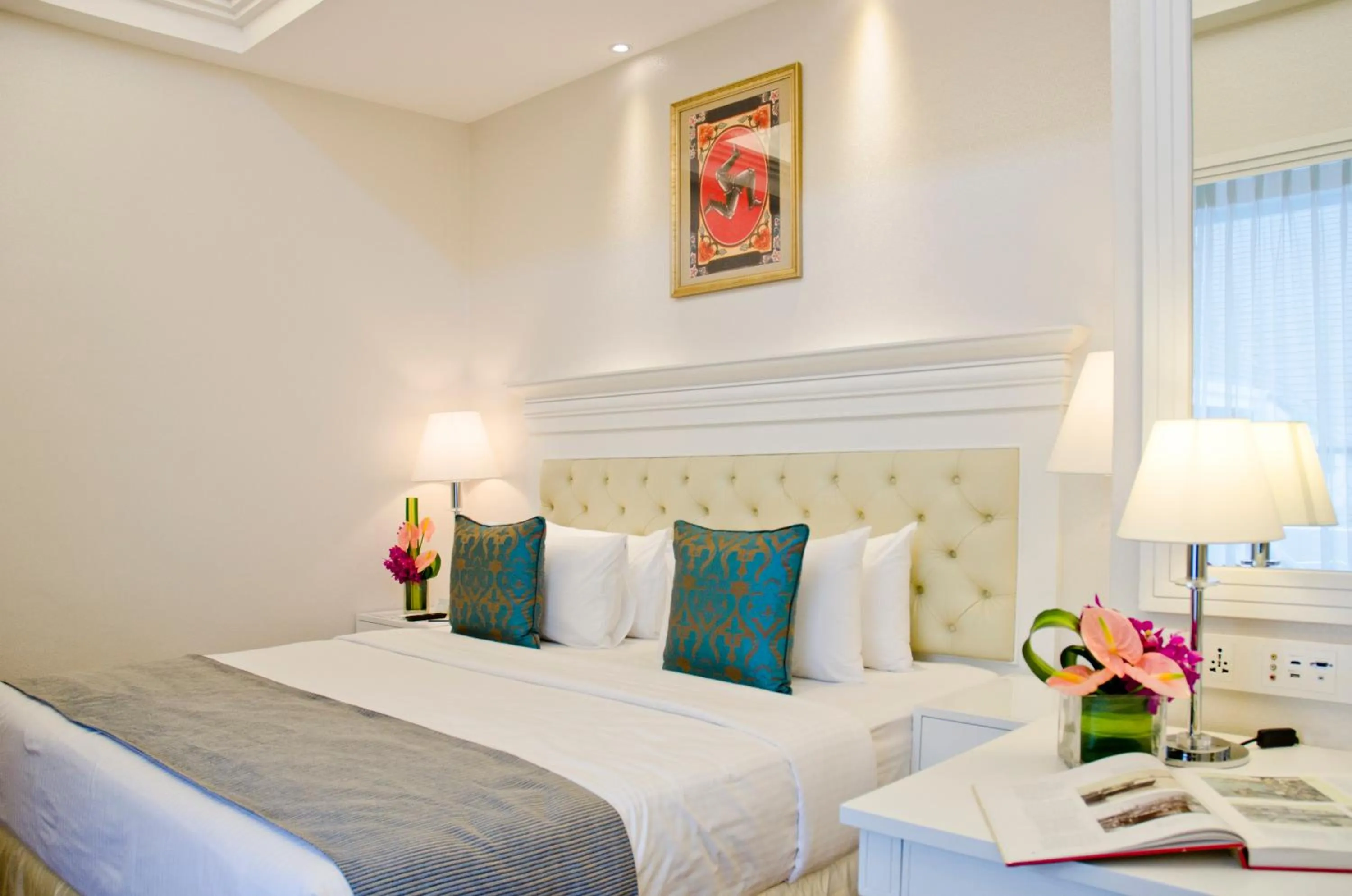 Photo of the whole room, Bed in Royale Chulan Penang