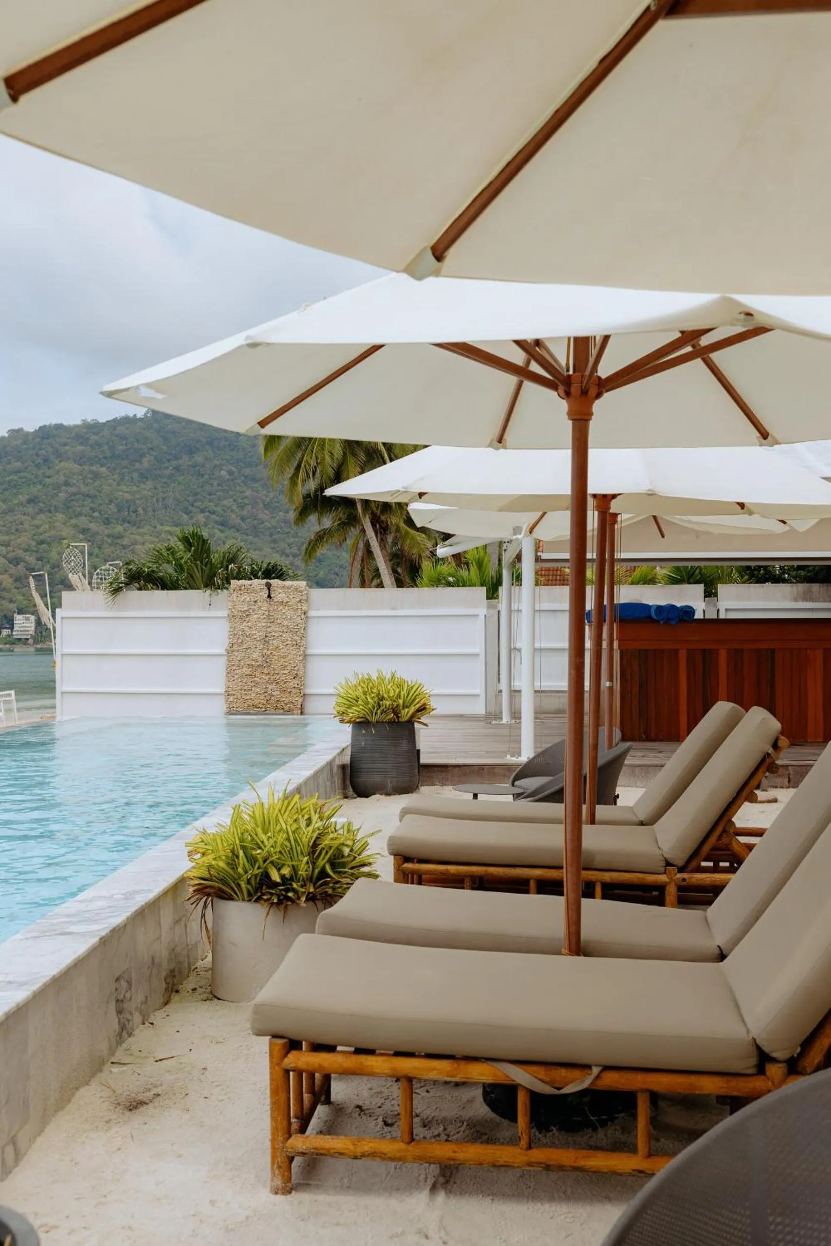 Swimming pool in Elite Atoll Beachfront Hotel
