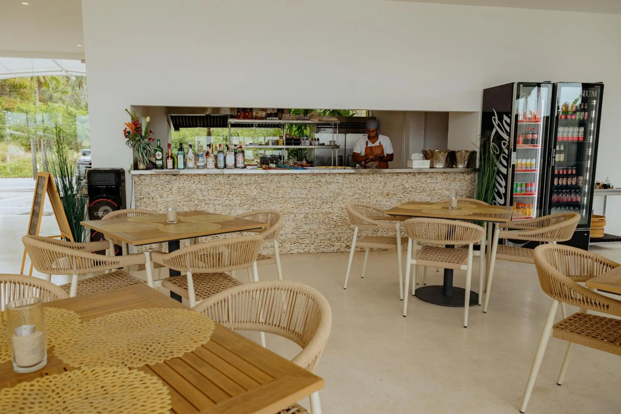 Restaurant/places to eat in Elite Atoll Beachfront Hotel