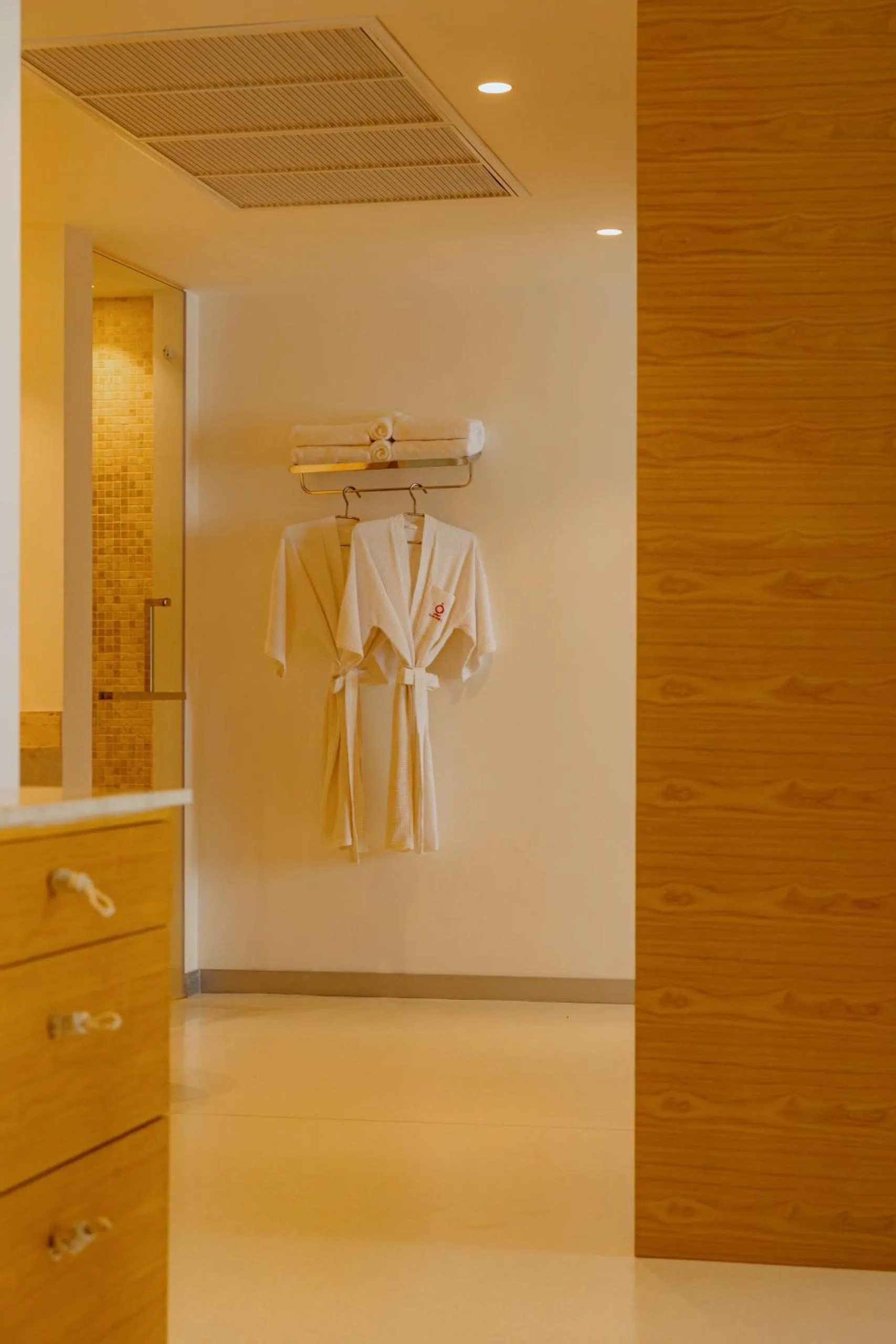 wardrobe in Elite Atoll Beachfront Hotel